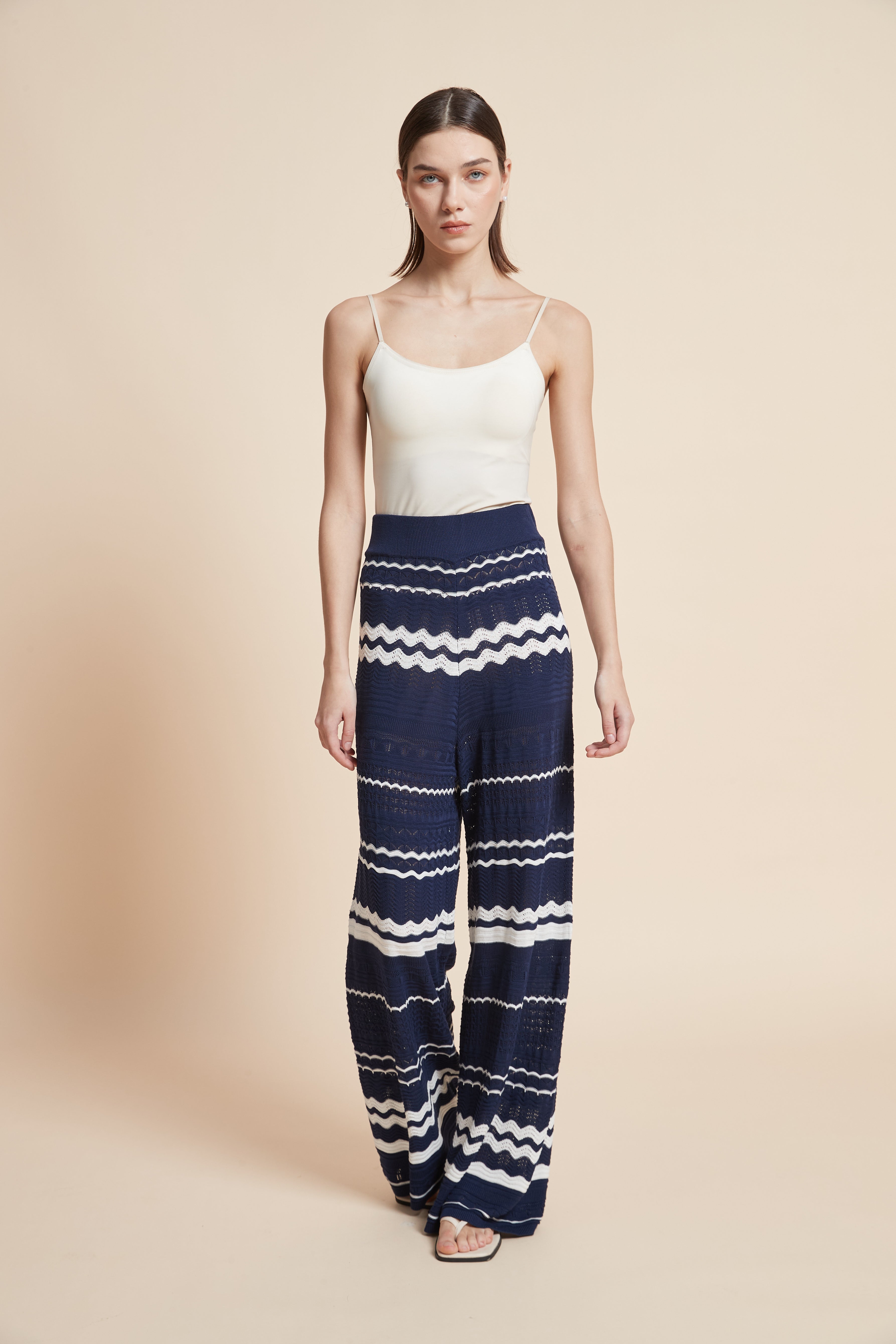 بنطلون واسع مخطط