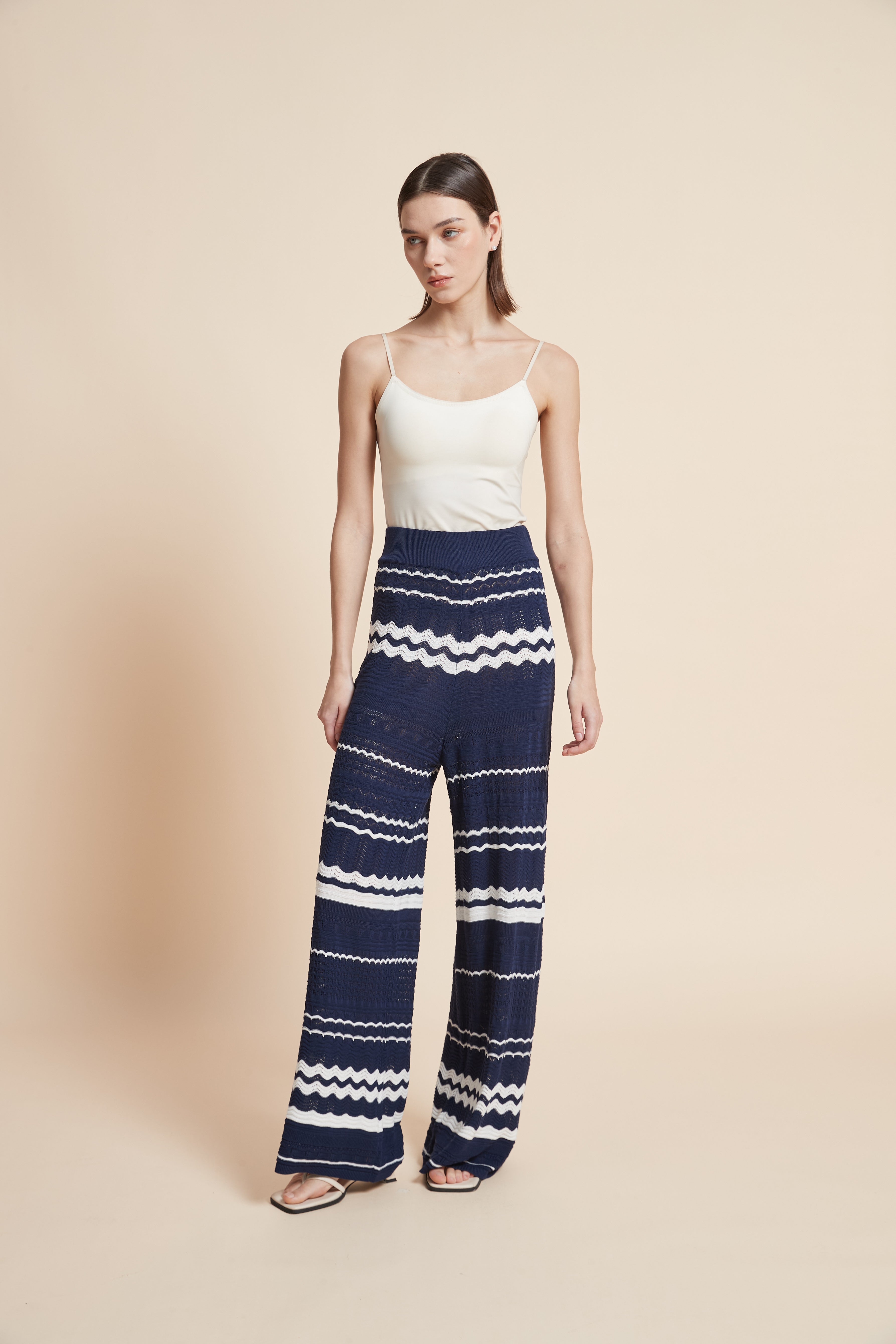 بنطلون واسع مخطط