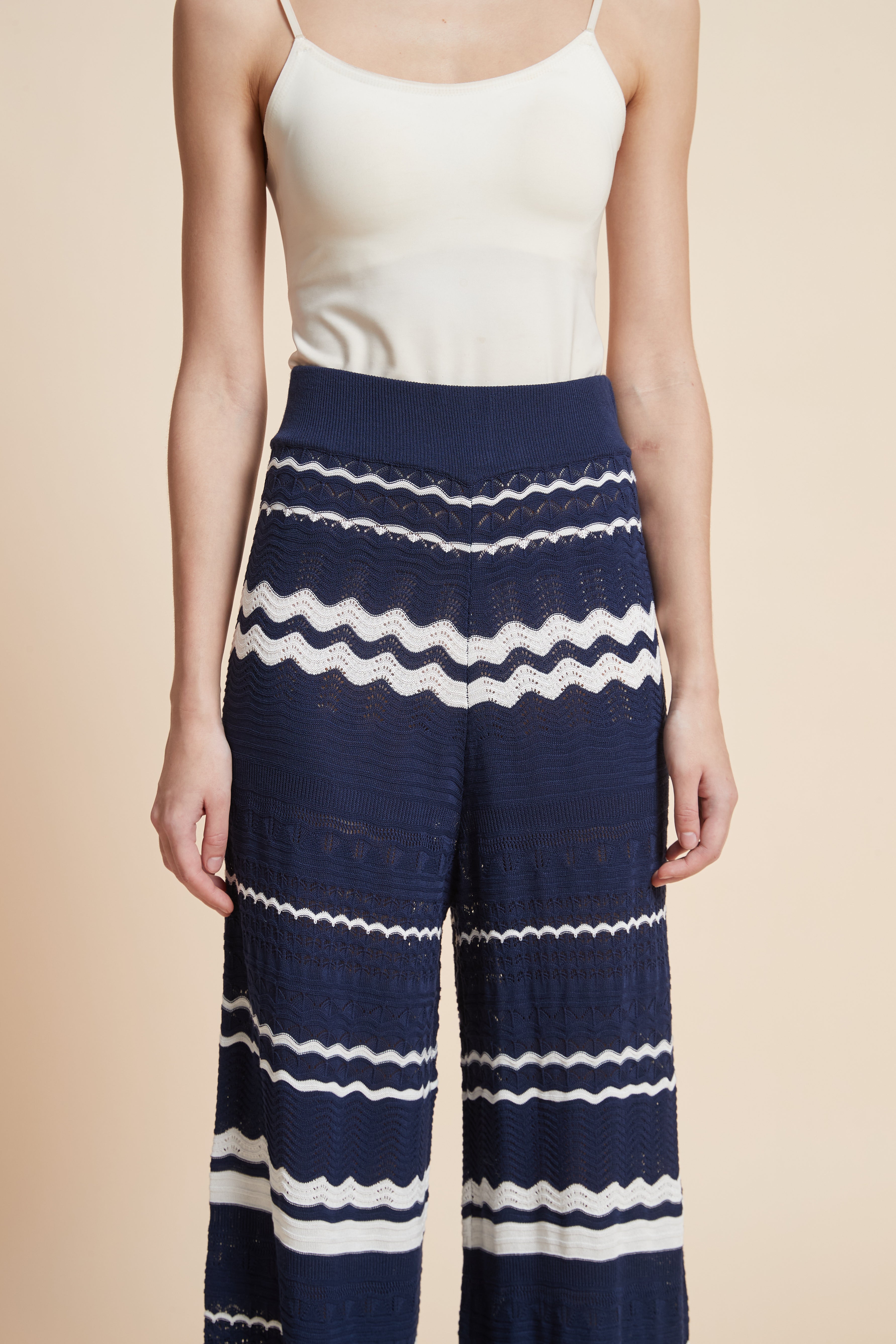 بنطلون واسع مخطط