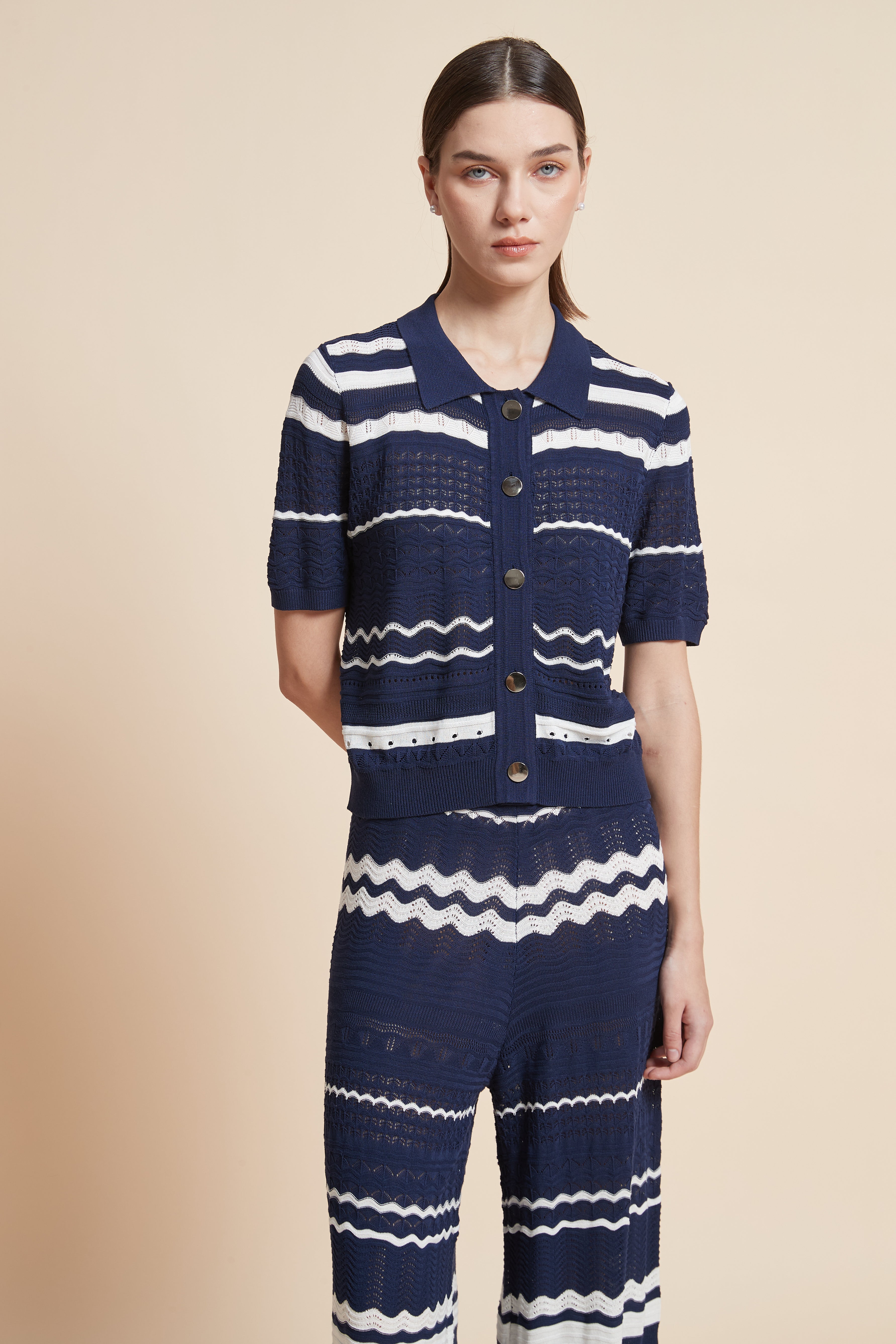 بلوزة نصف كم مخططة