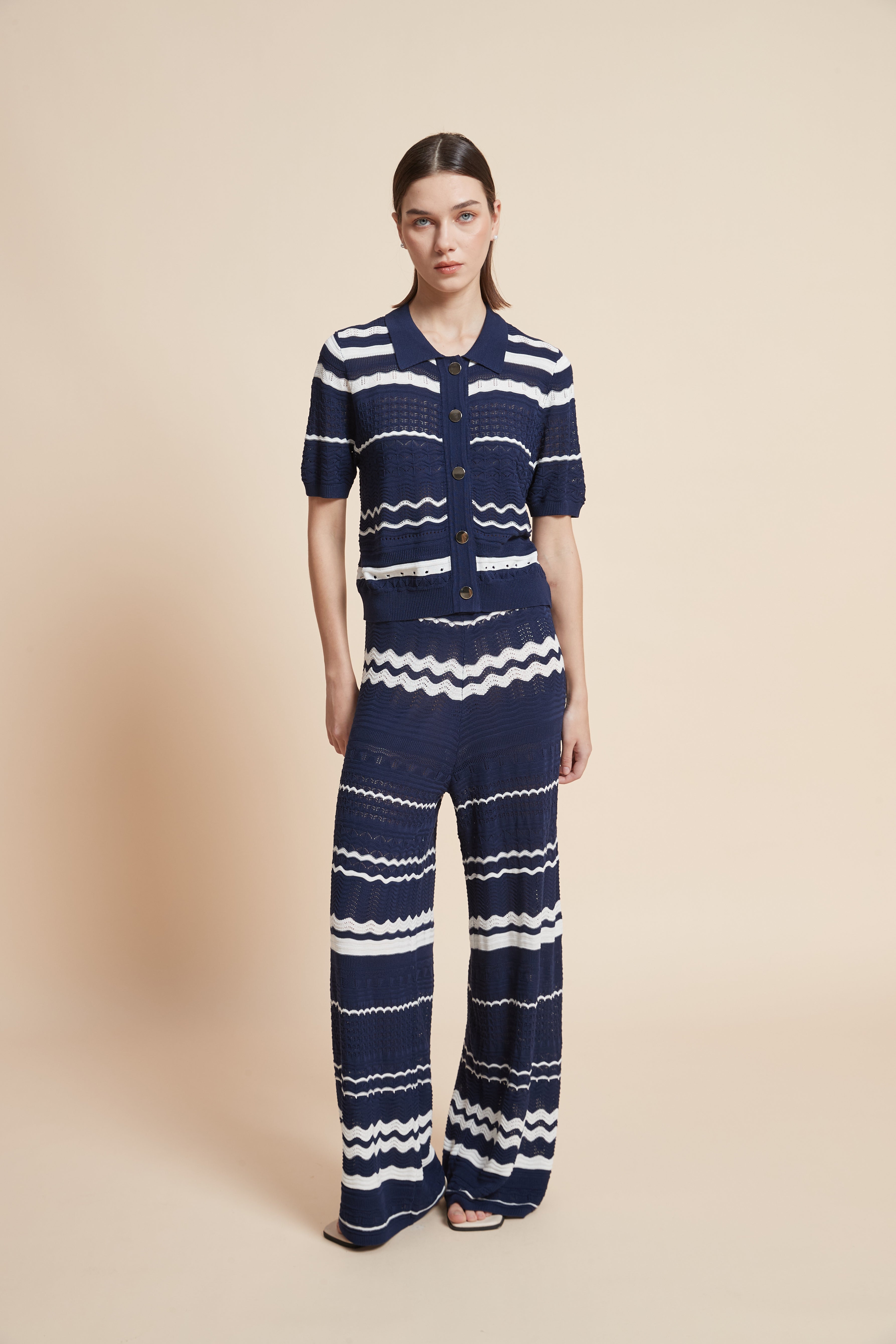 بنطلون واسع مخطط