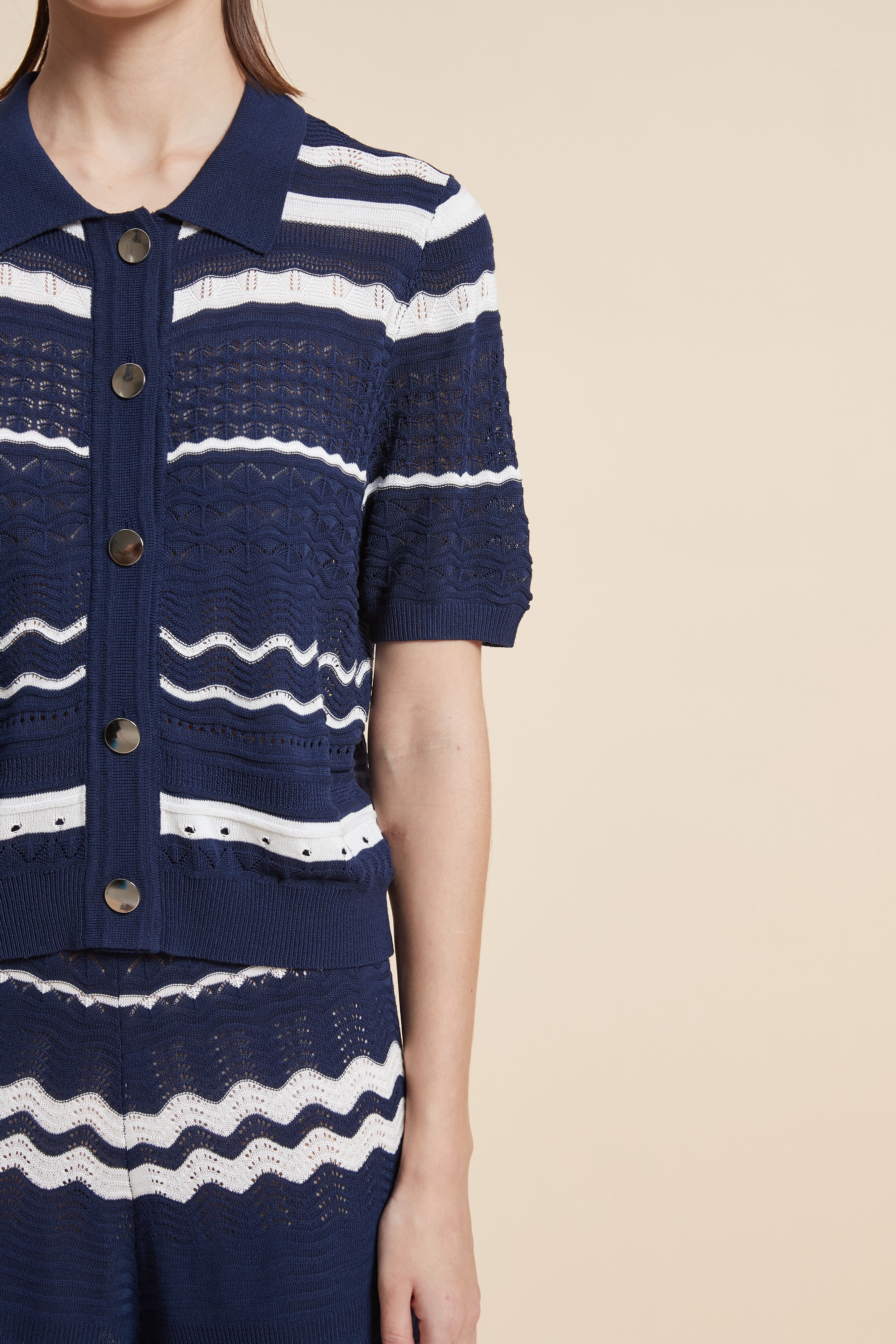 بلوزة نصف كم مخططة