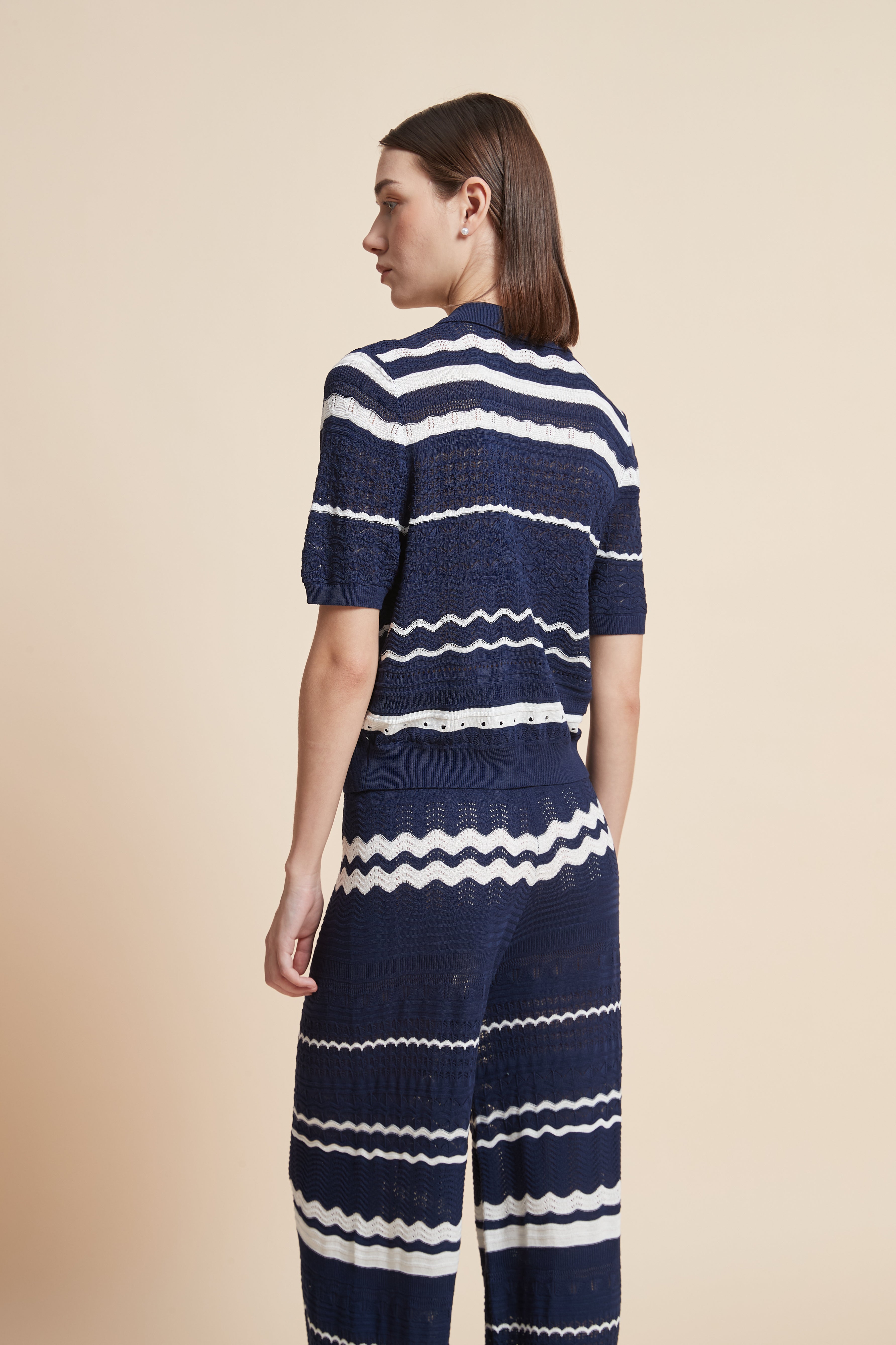 بلوزة نصف كم مخططة