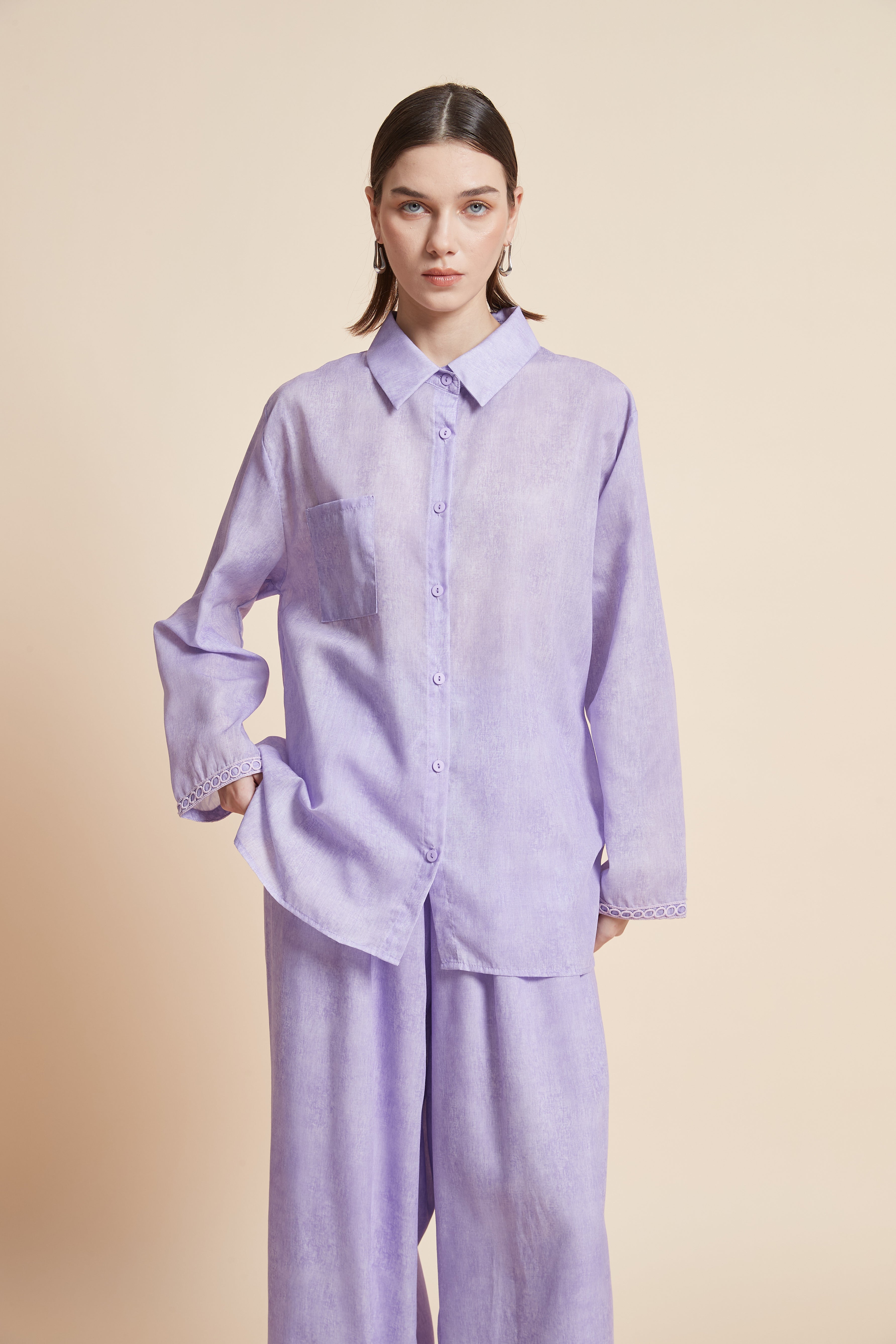 Long-sleeved plain waist-length shirt