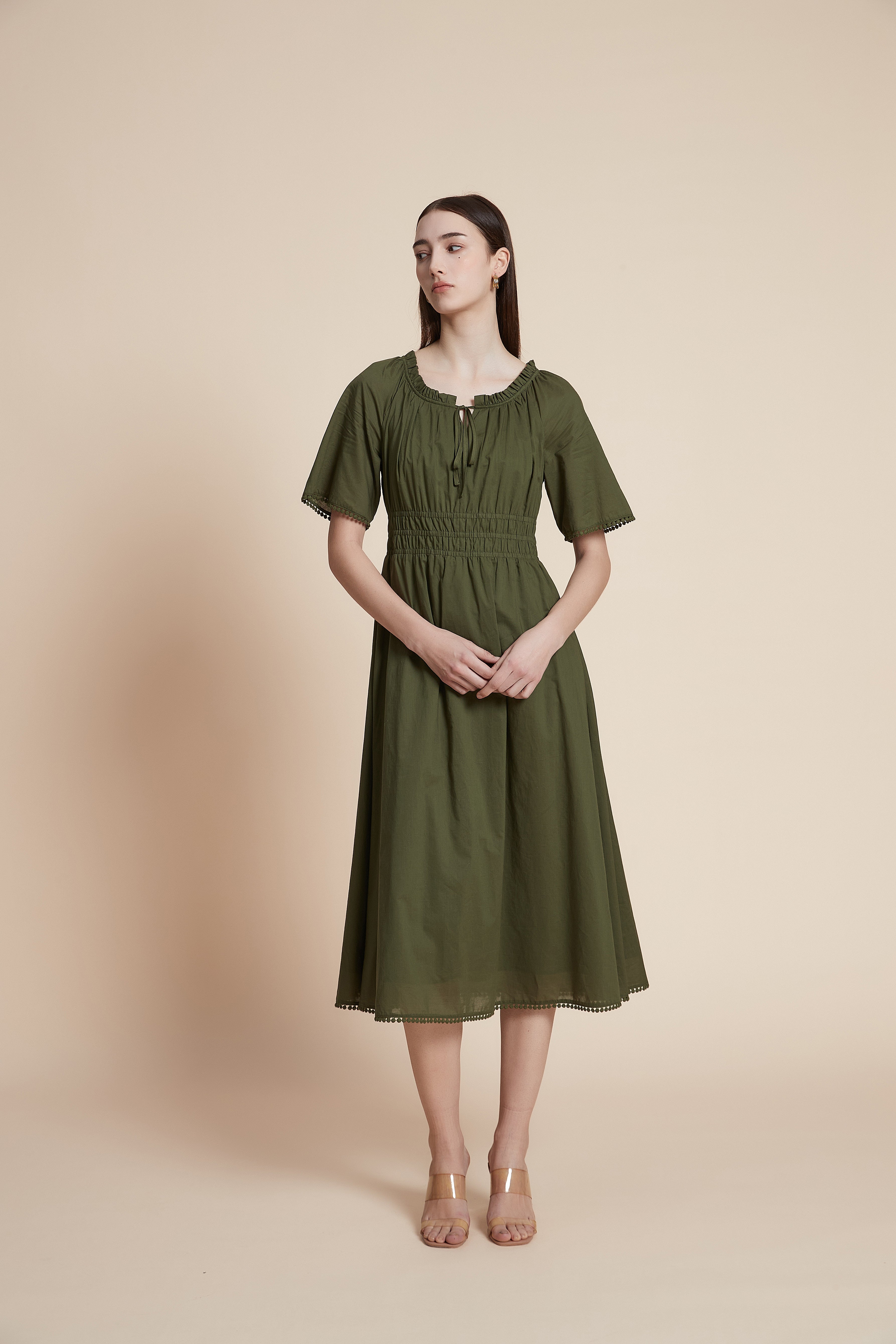 فستان ميدي نصف كم بقصة واسعة