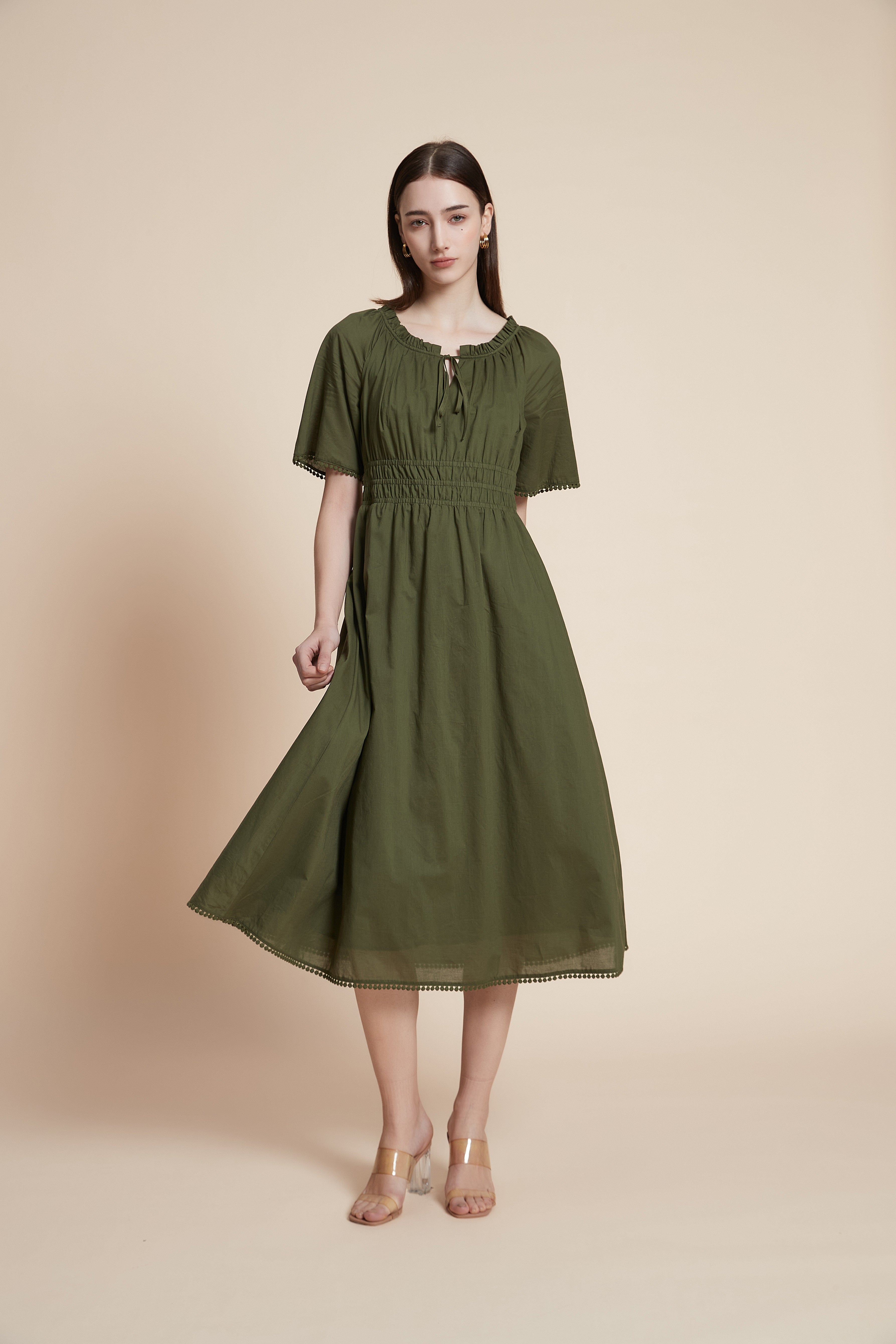 فستان ميدي نصف كم بقصة واسعة