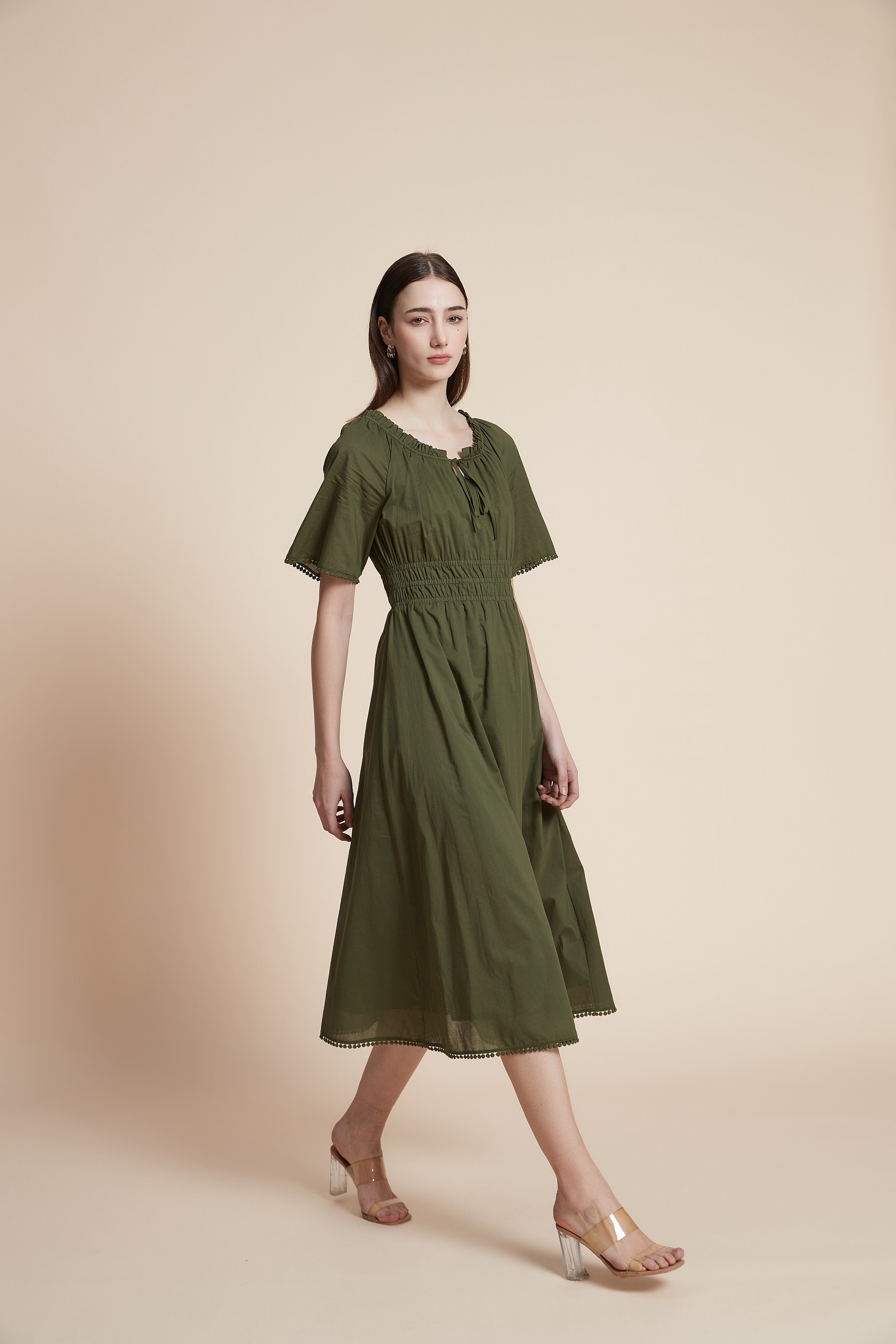 فستان ميدي نصف كم بقصة واسعة