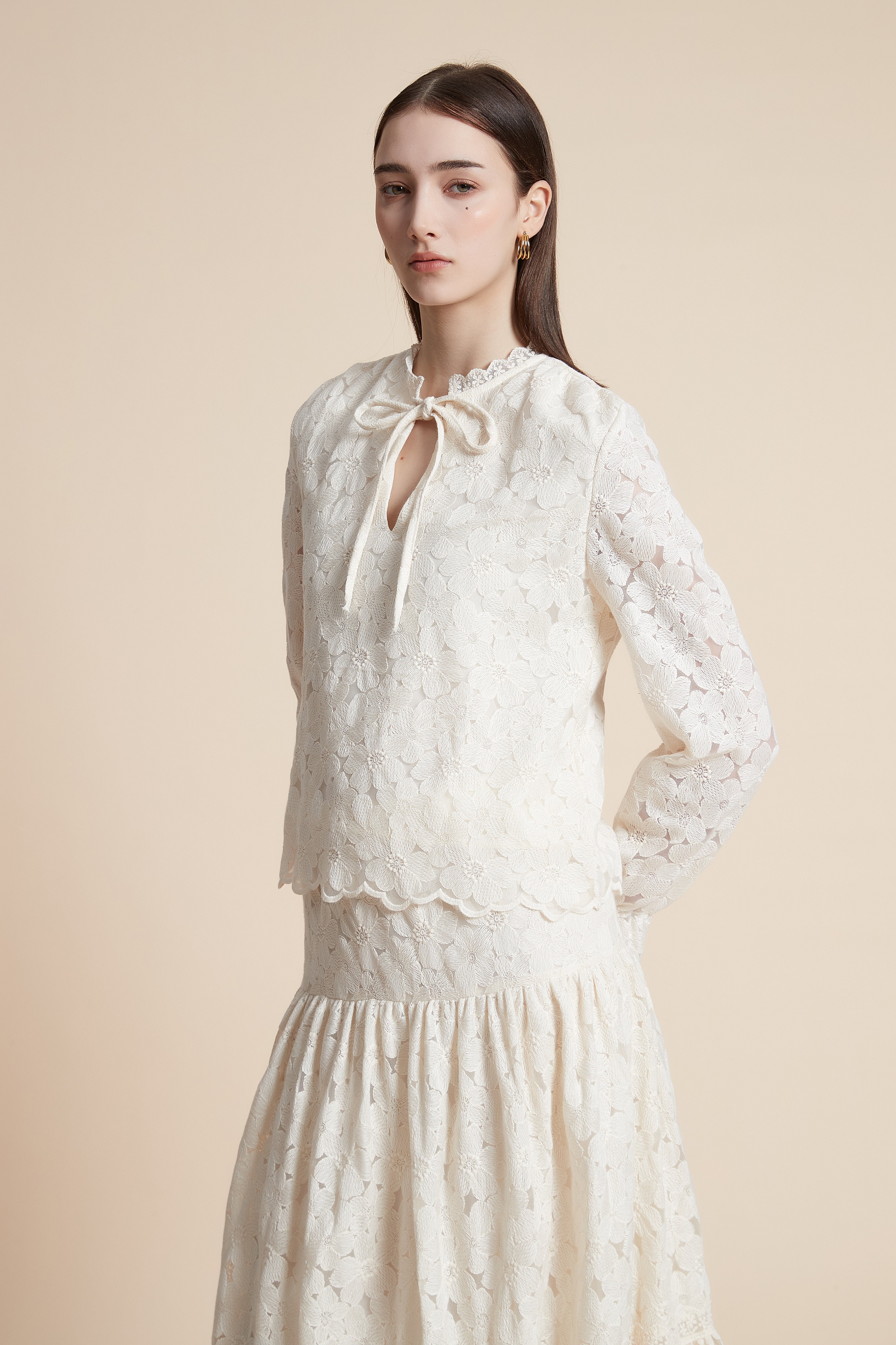 Long-sleeved waist-length top