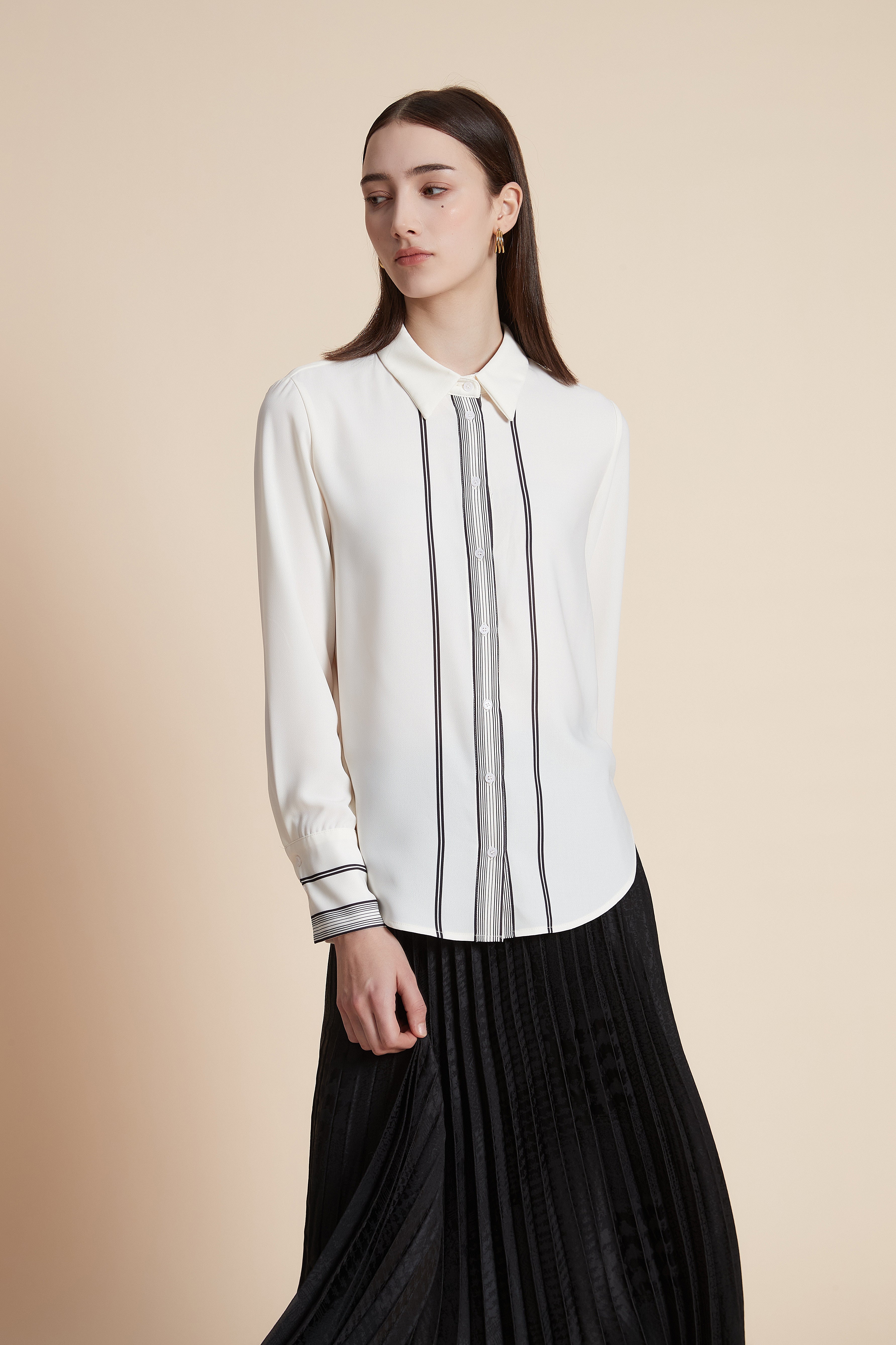 قميص مخطط بأكمام طويلة