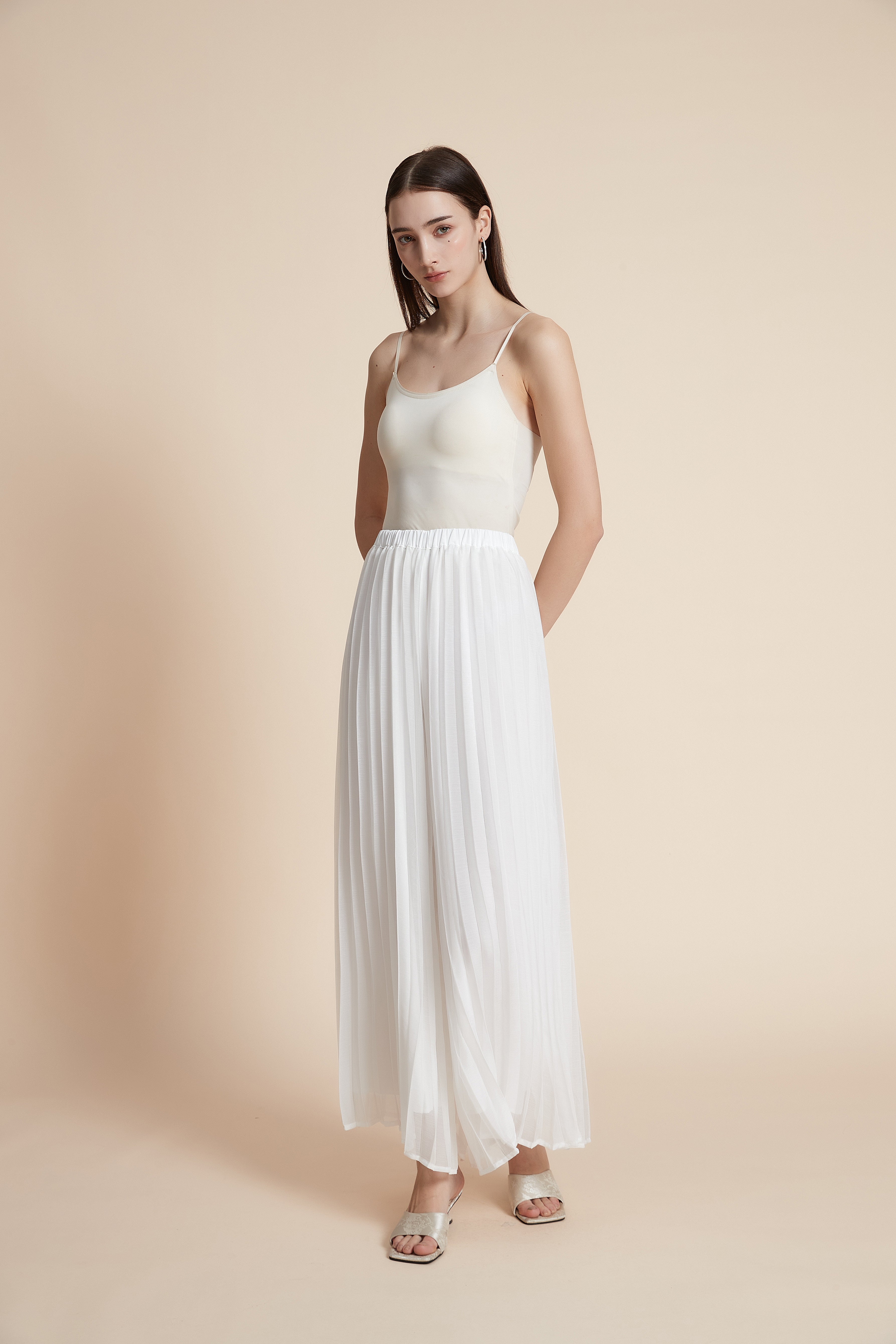 Pleated wide-leg trousers