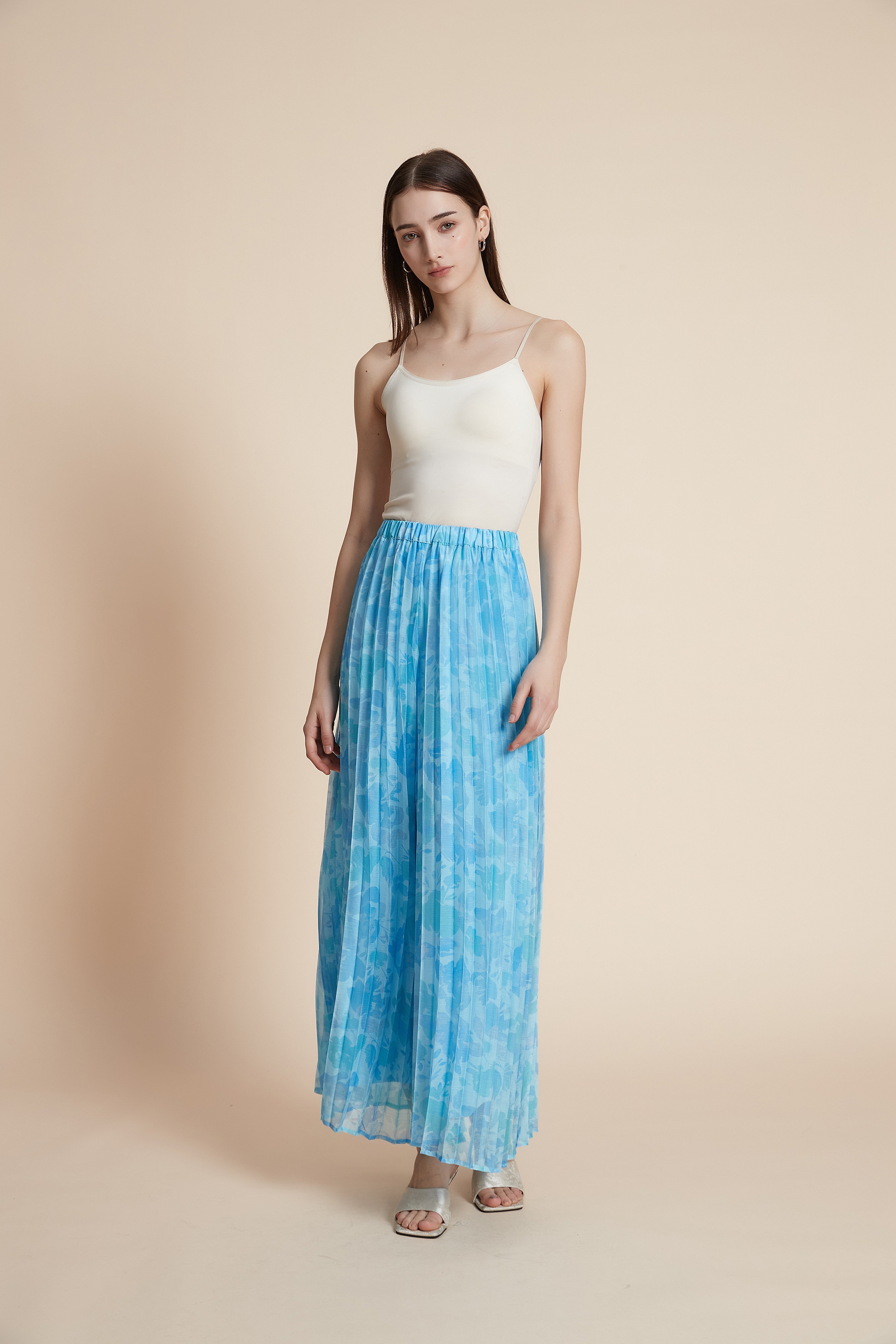 بنطلون بكسرات واسع