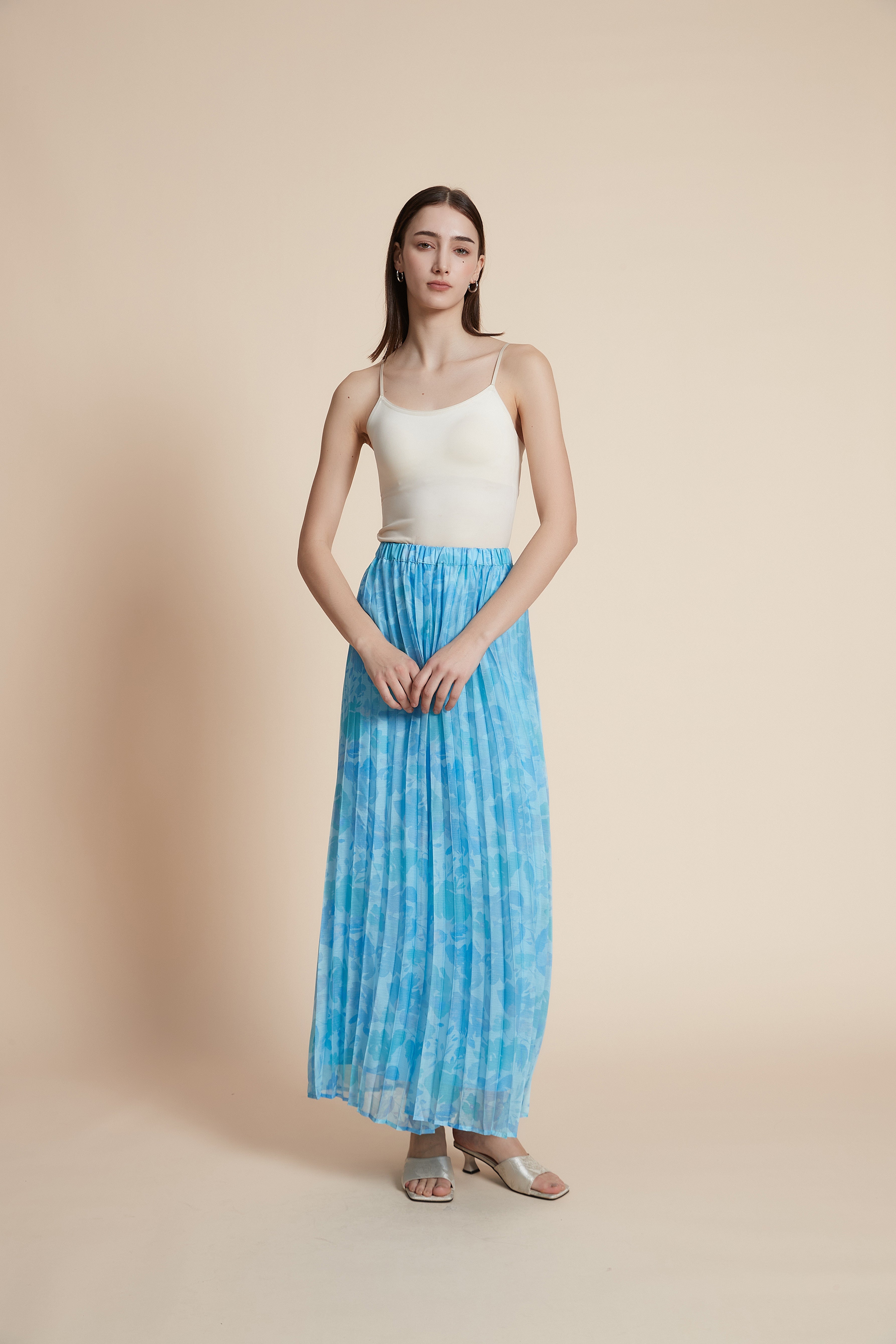 بنطلون بكسرات واسع