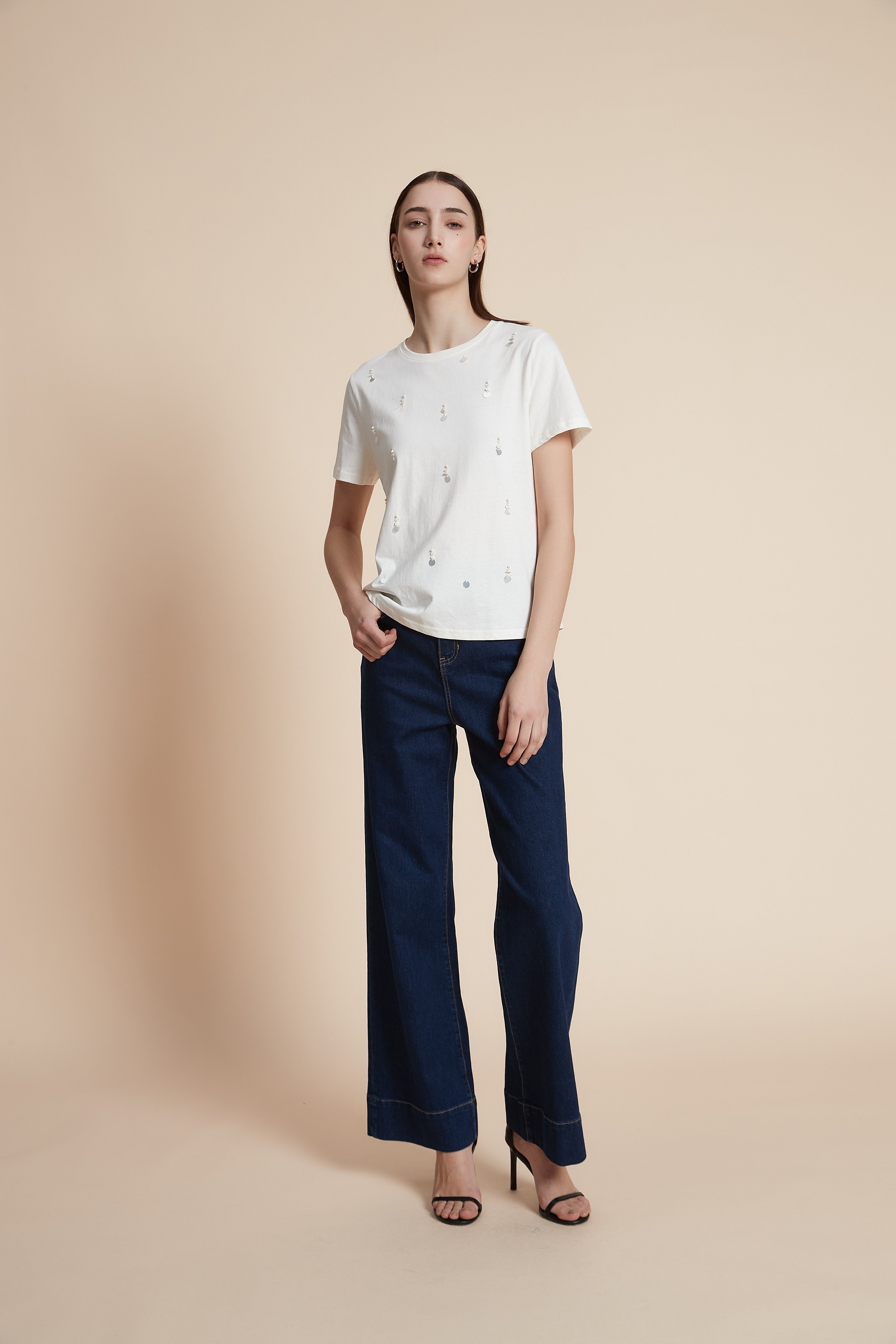 تي شيرت بطول الخصر قصير الأكمام