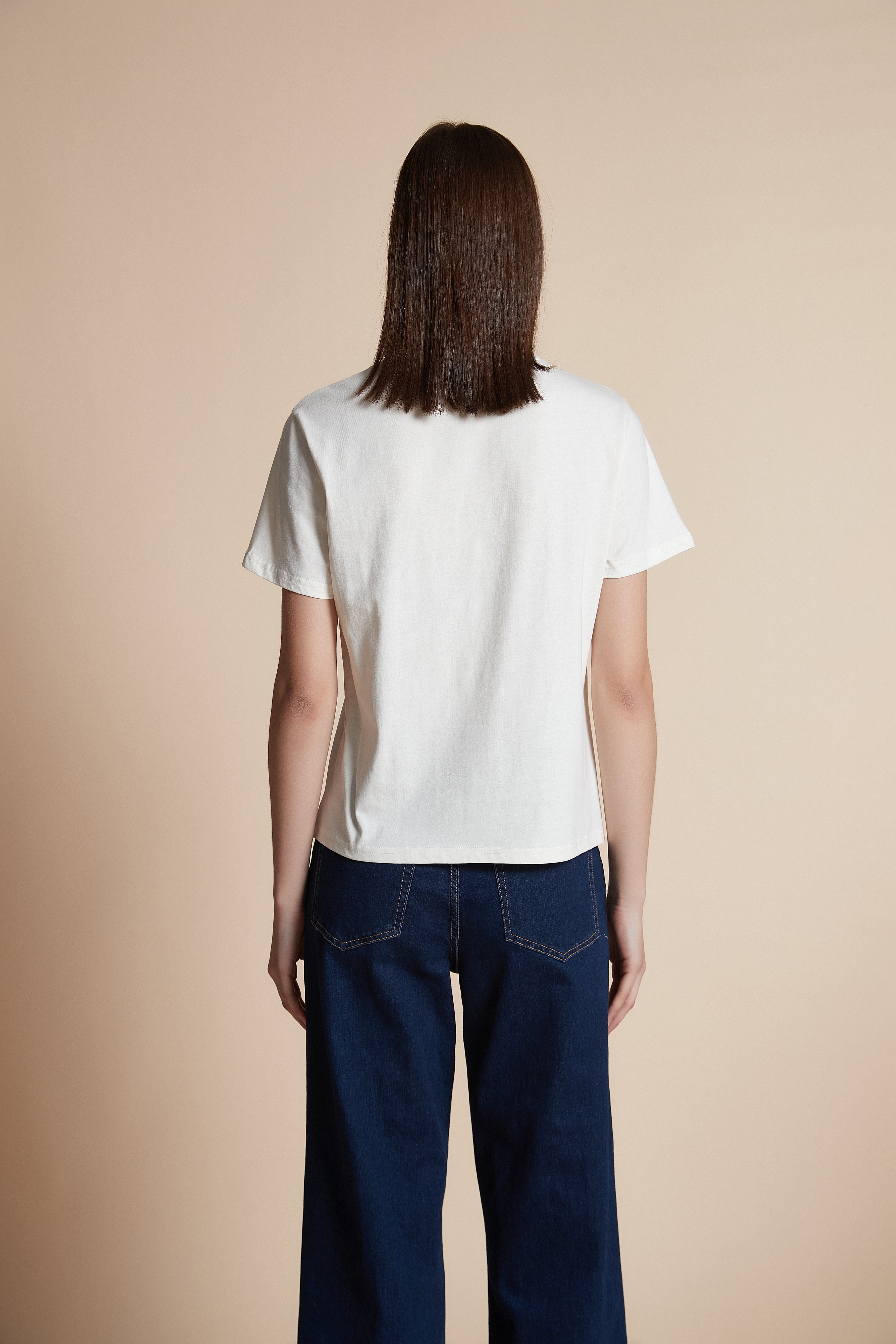 تي شيرت بطول الخصر قصير الأكمام