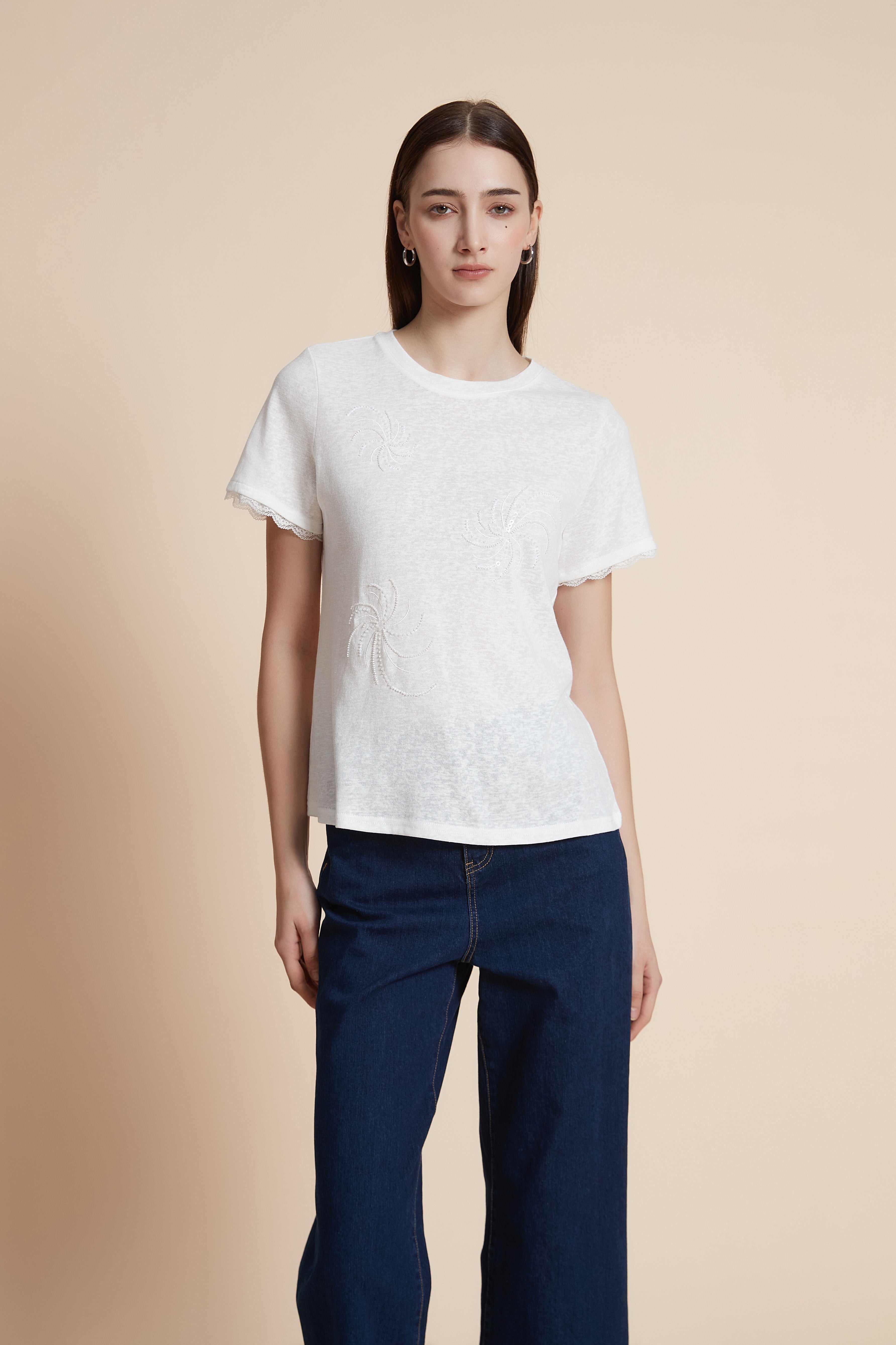 تي شيرت بطول الخصر كم قصير