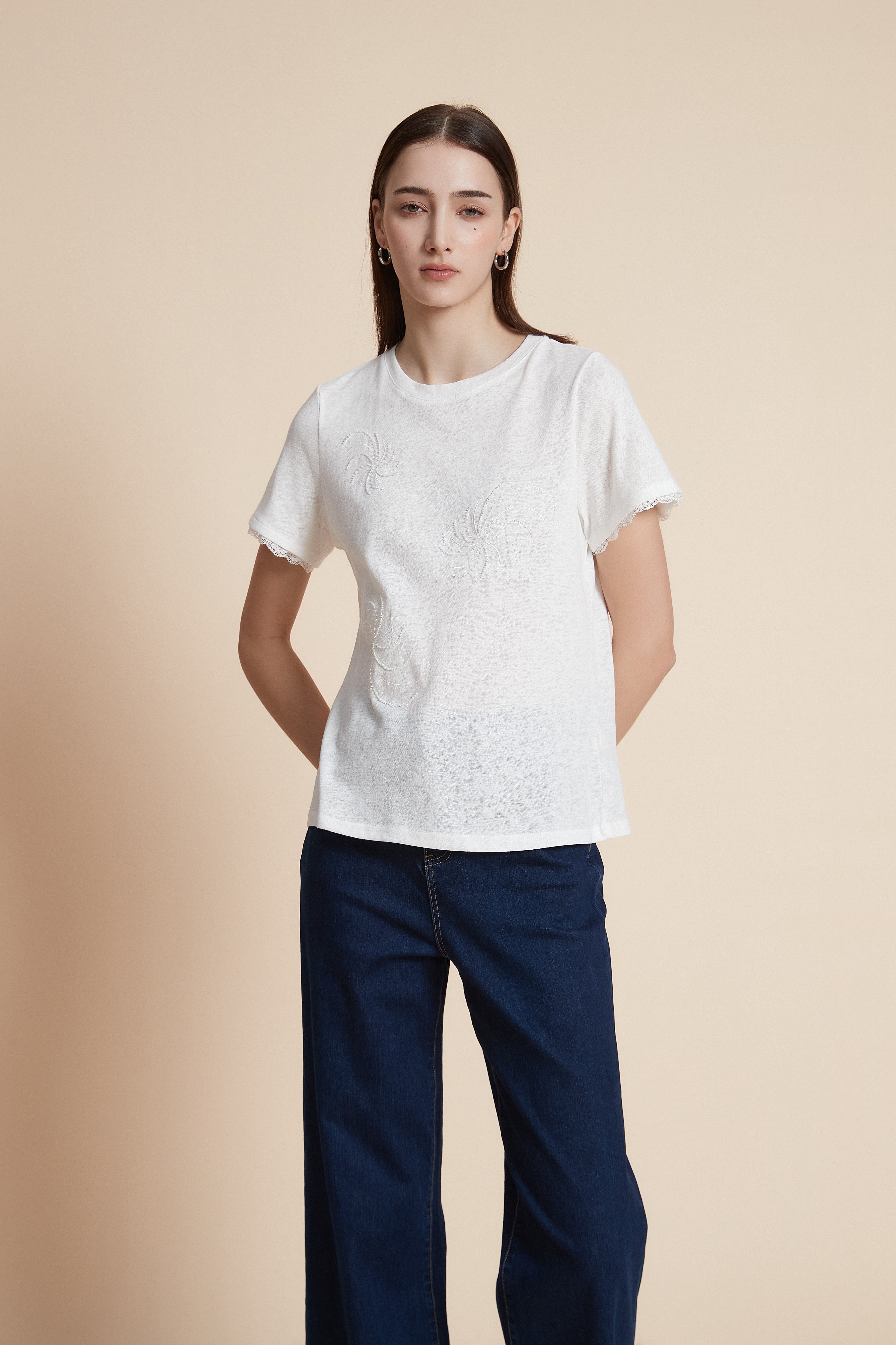 تي شيرت بطول الخصر كم قصير