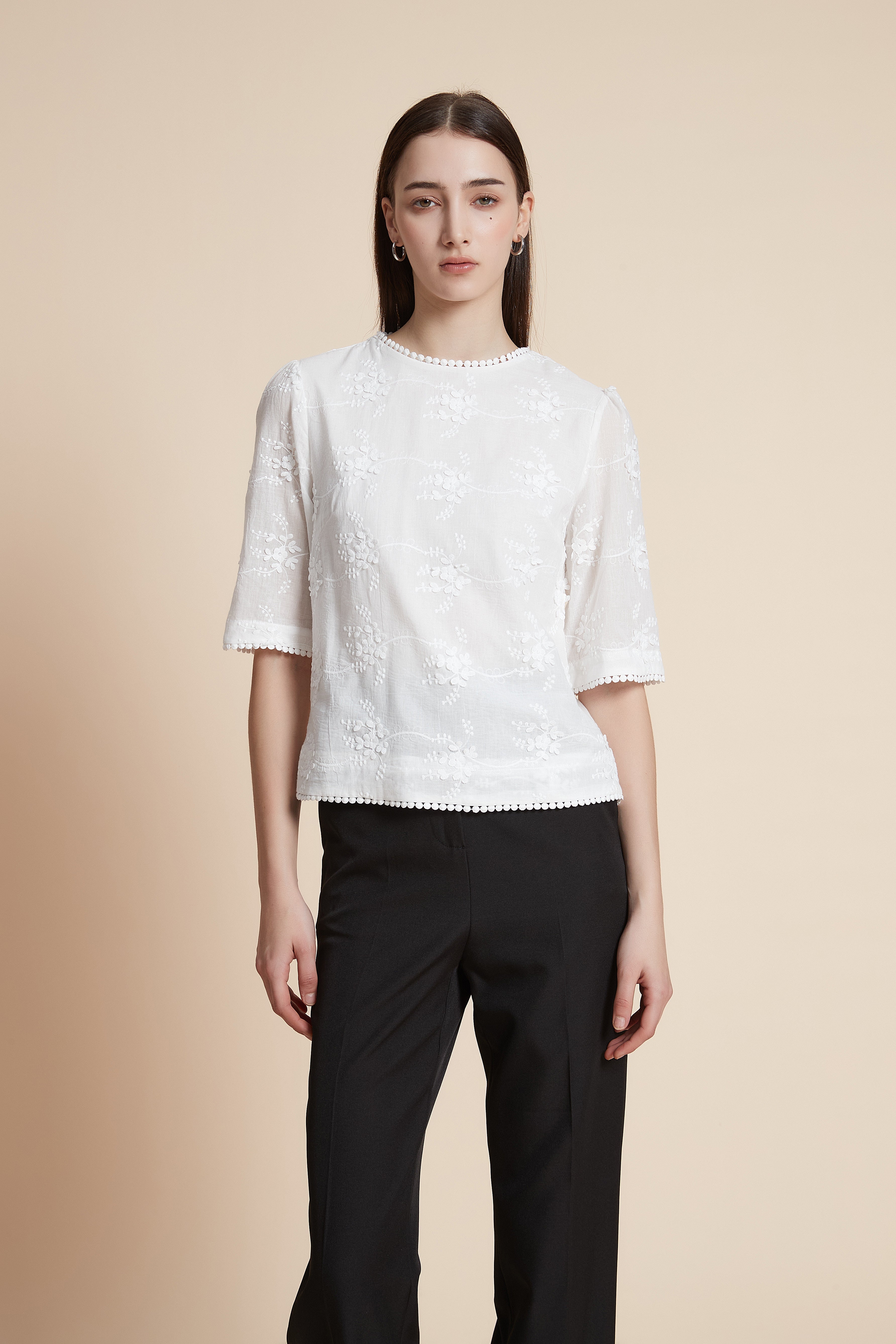 توب بطول الخصر قصير الأكمام