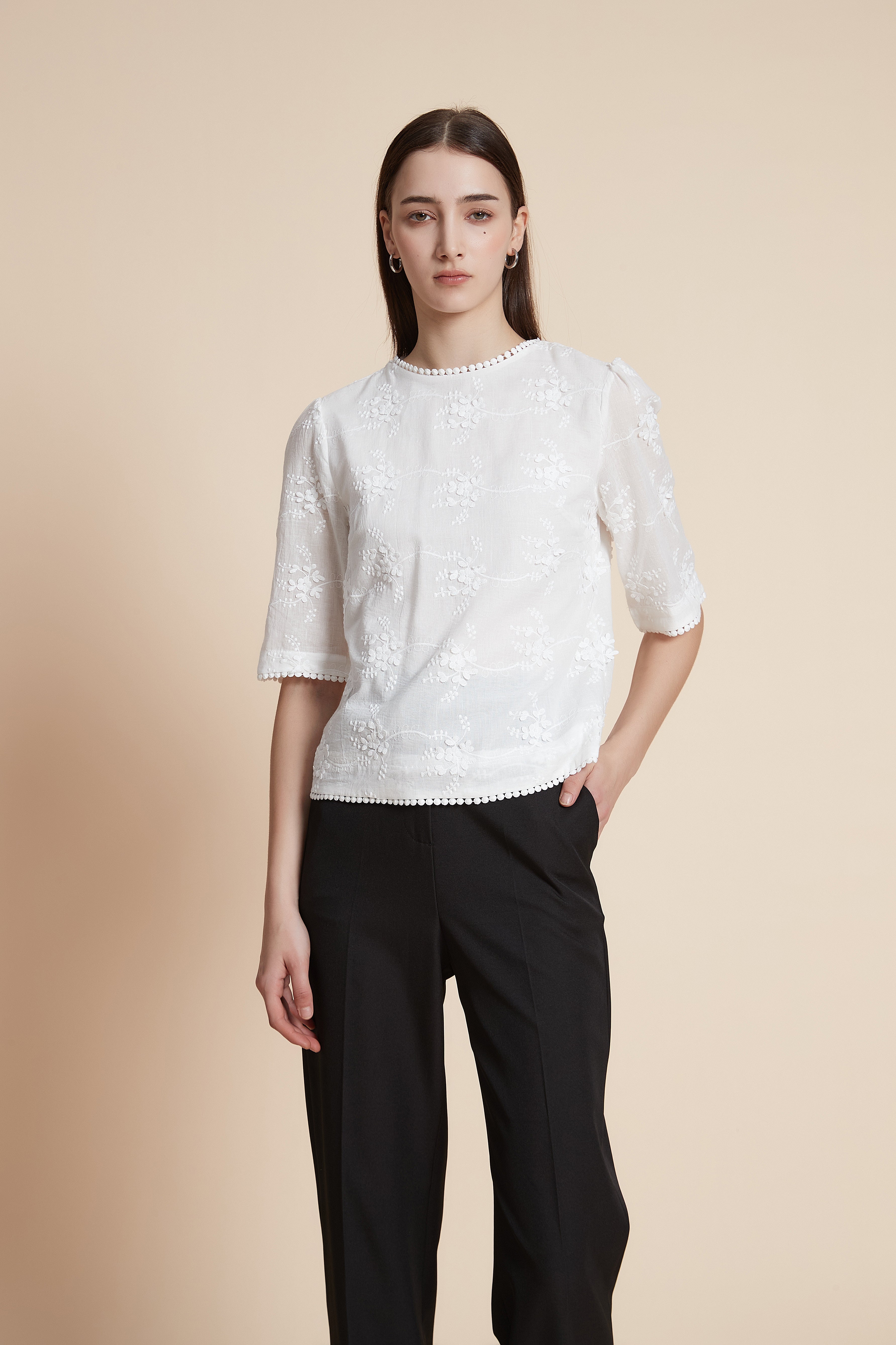 توب بطول الخصر قصير الأكمام