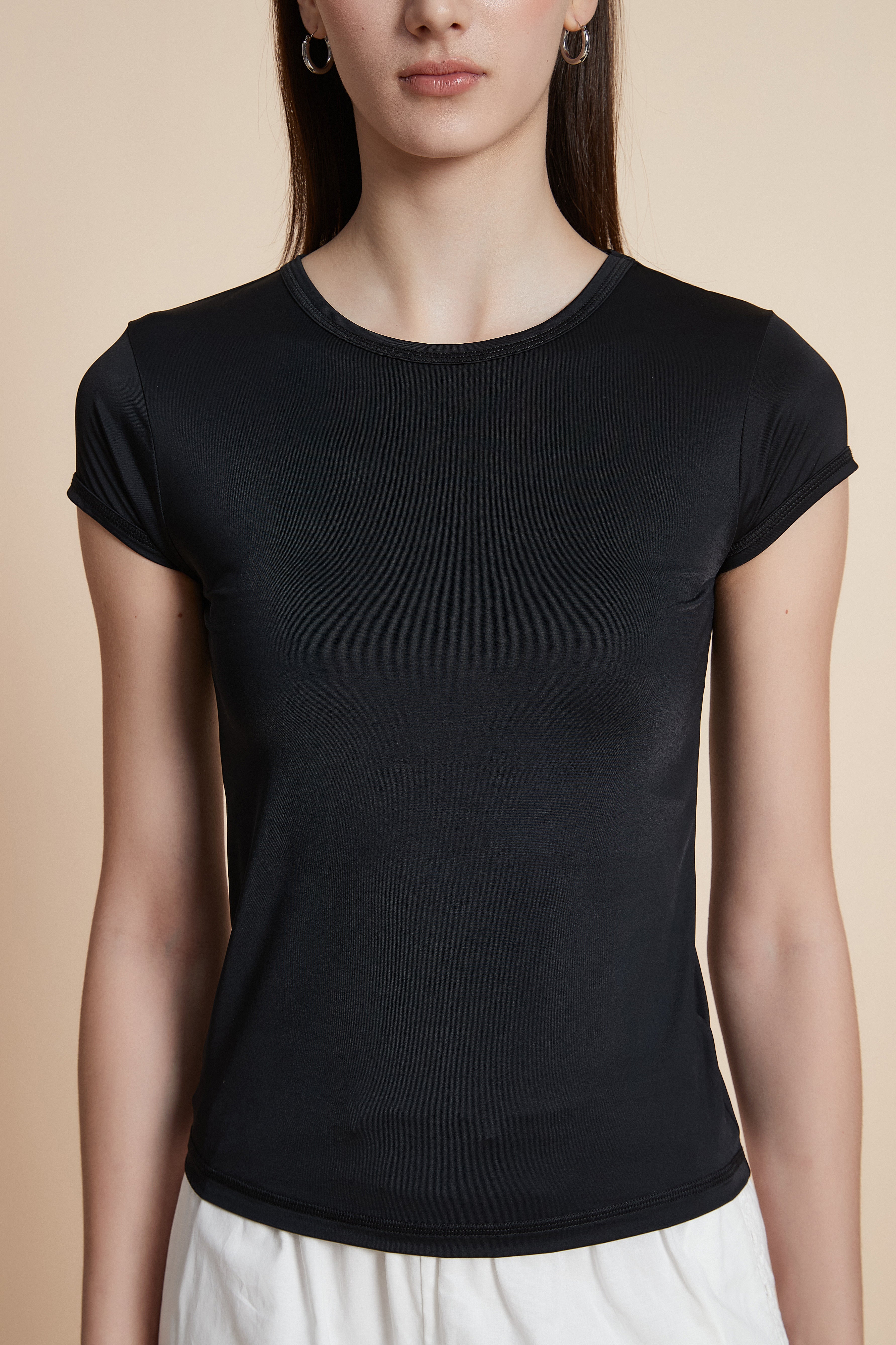 Short-sleeved waist-length T-shirt