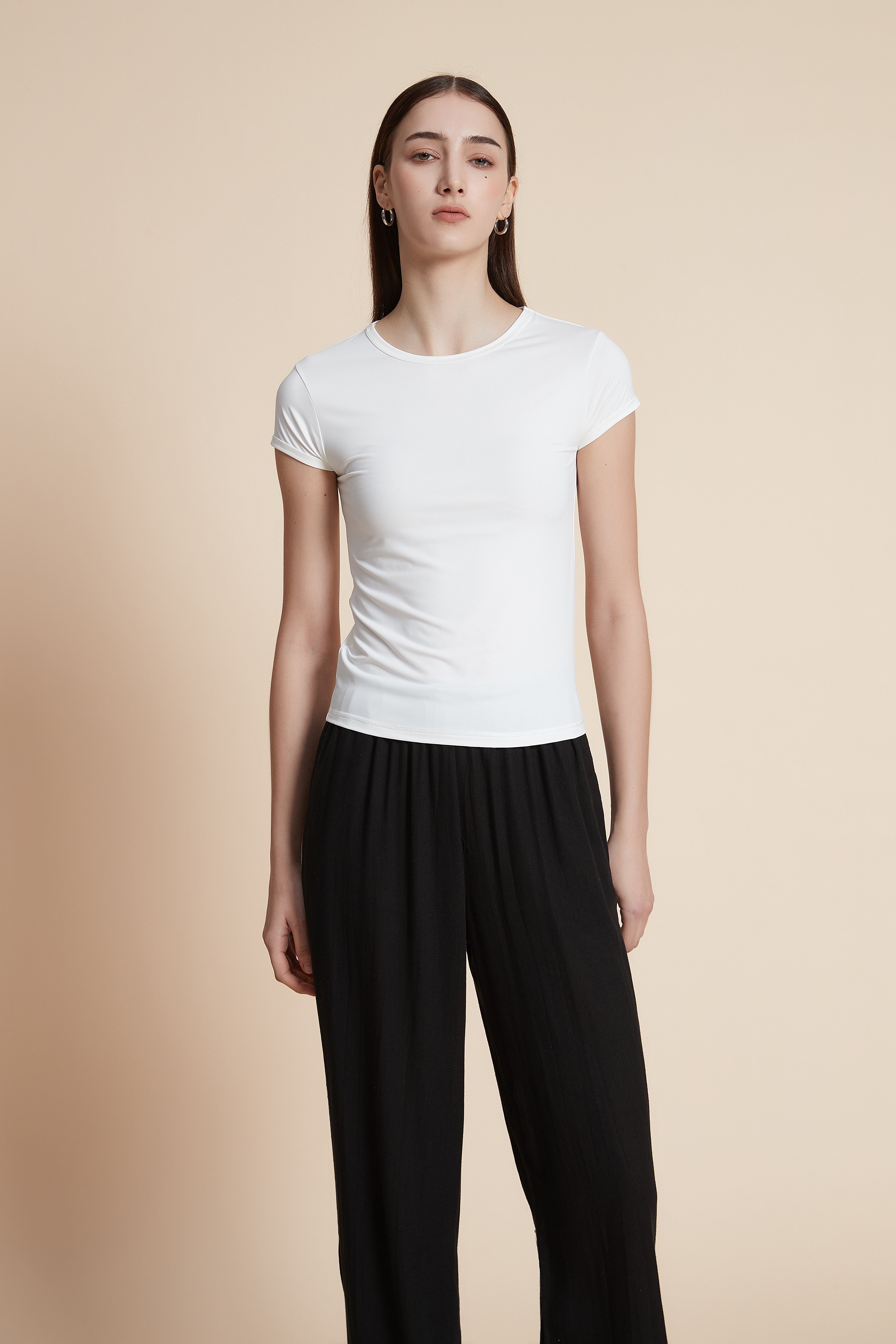 Short-sleeved waist-length T-shirt