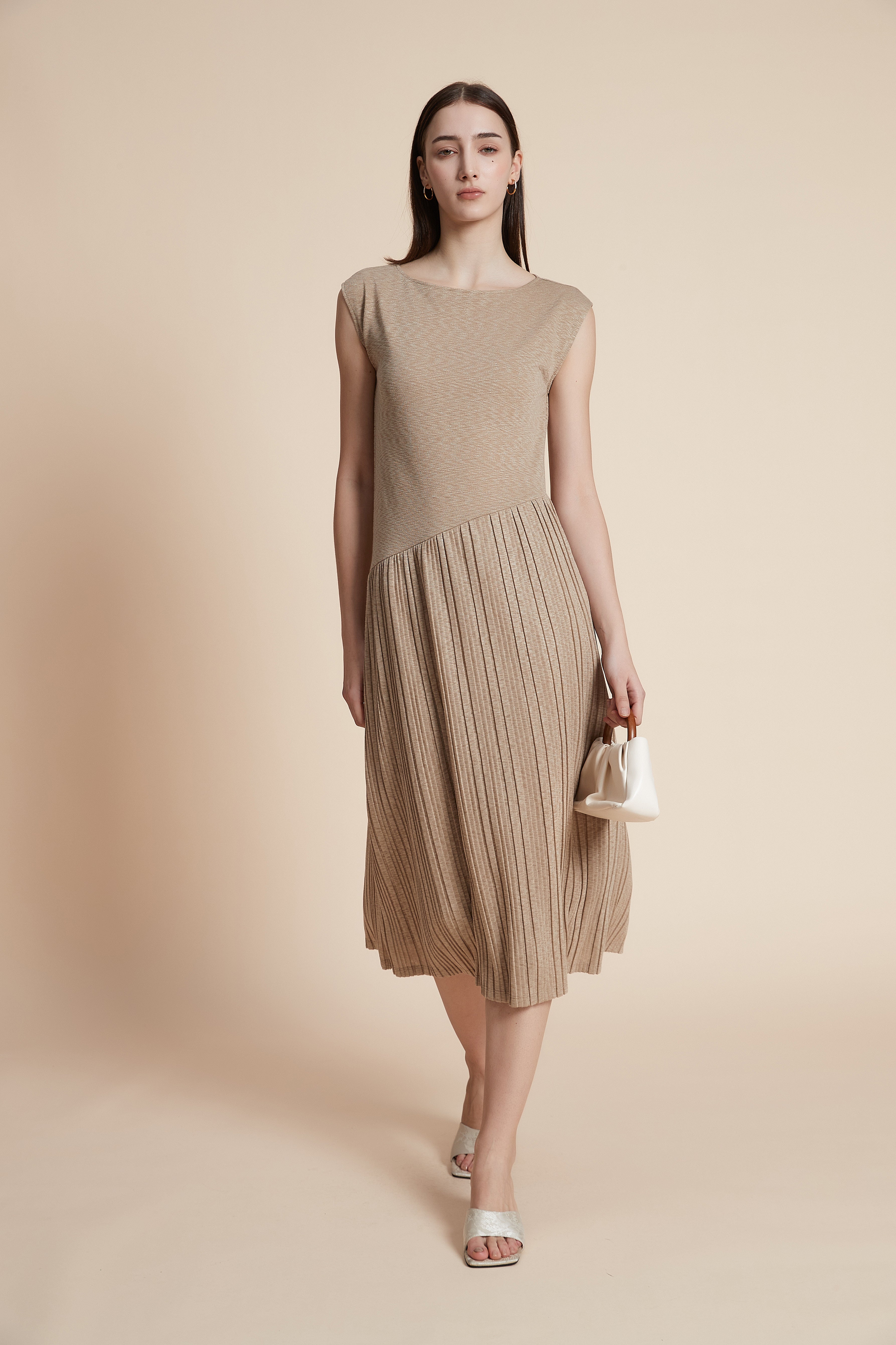 Plain sleeveless midi dress