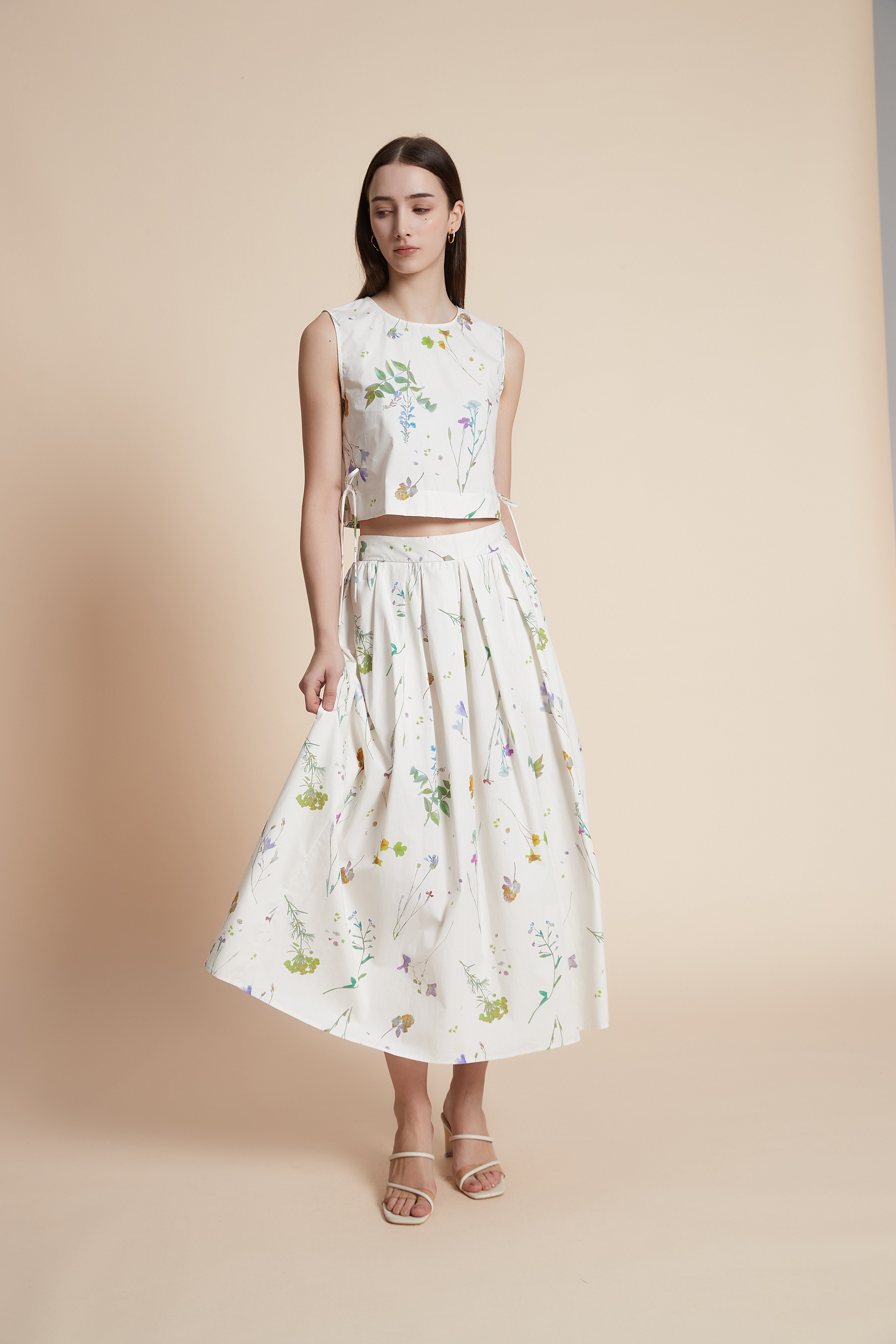 تنورة ميدي بنقشة زهورواسعة