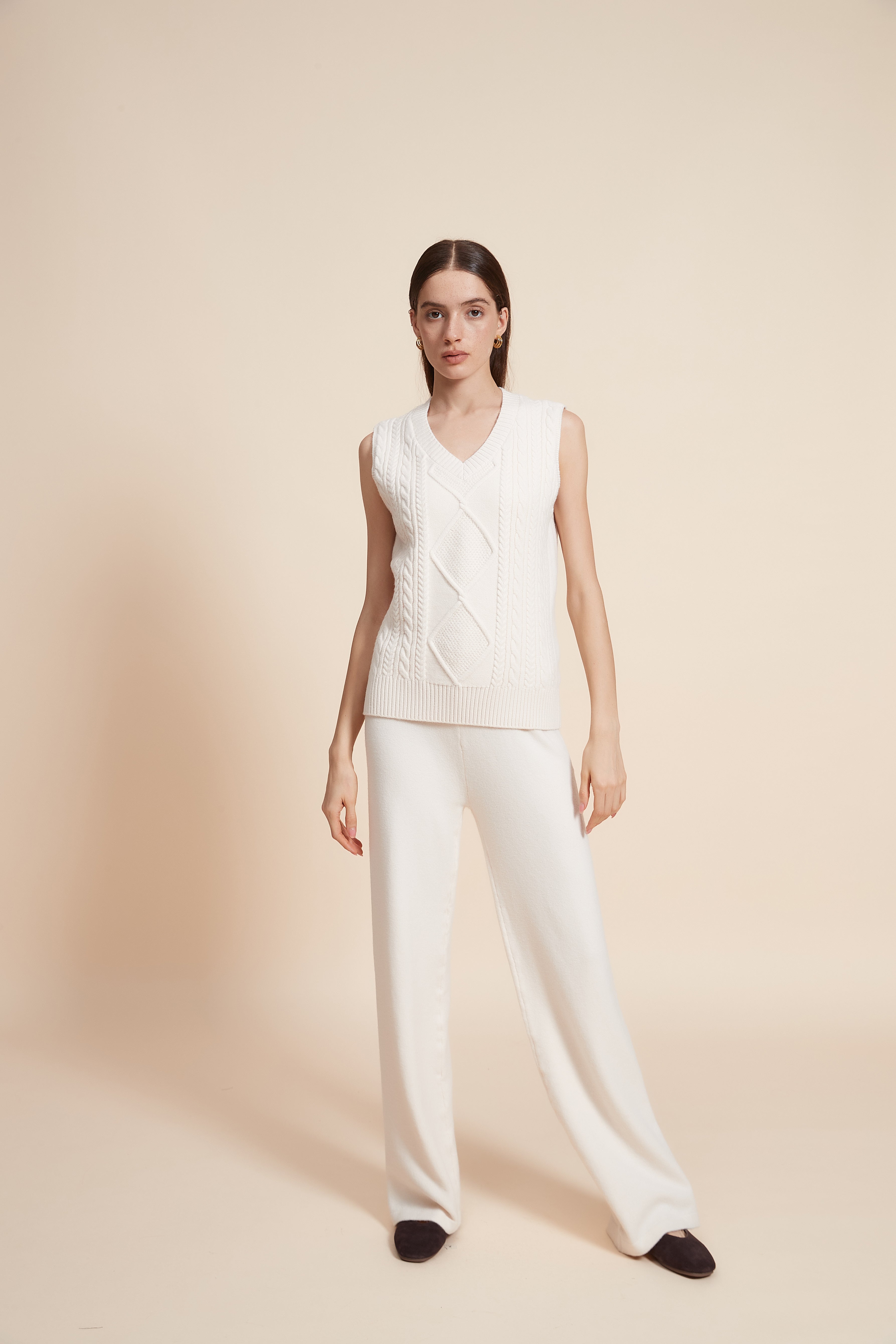 بلوزة متوسطة الطول سادة بدون اكمام