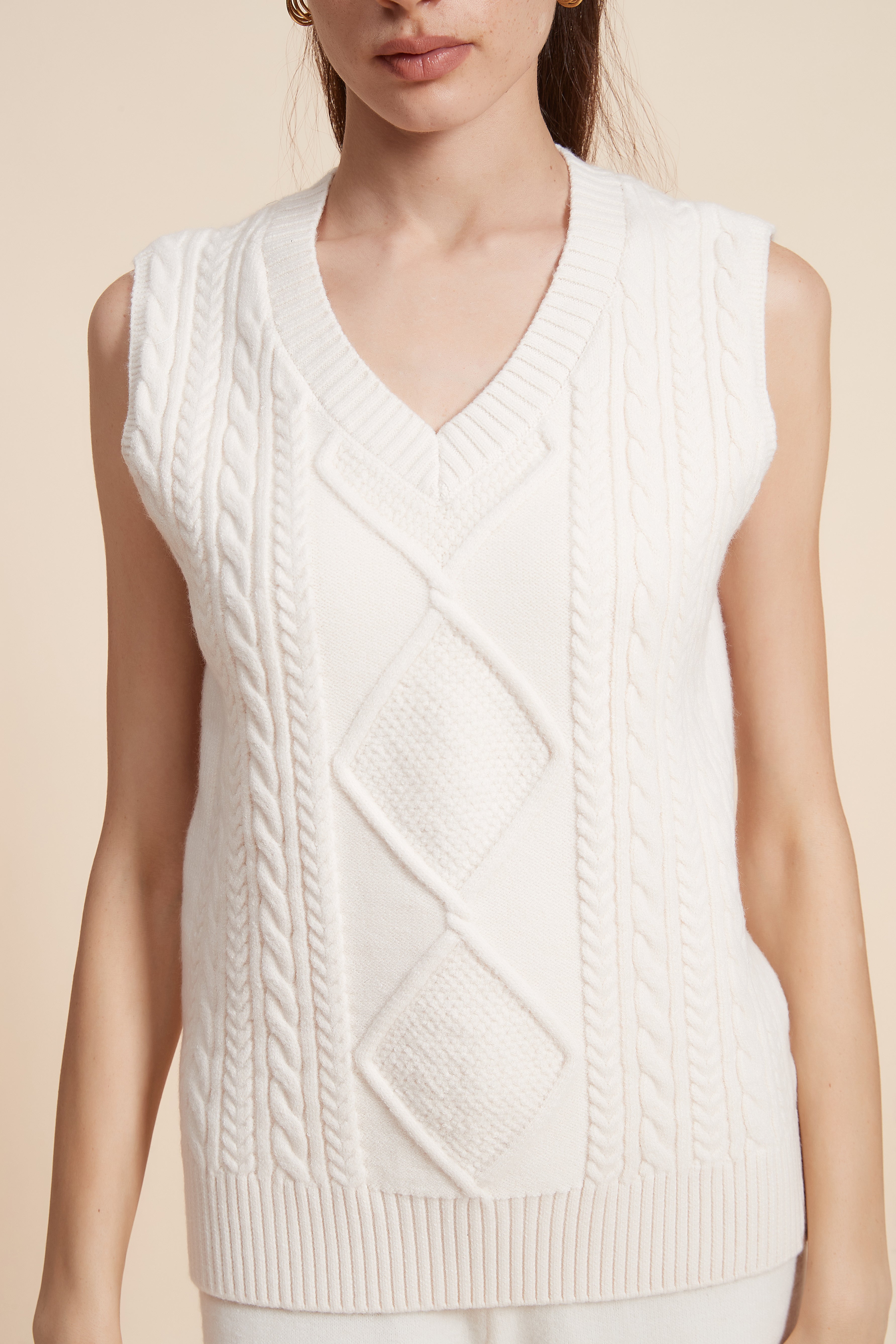 بلوزة متوسطة الطول سادة بدون اكمام