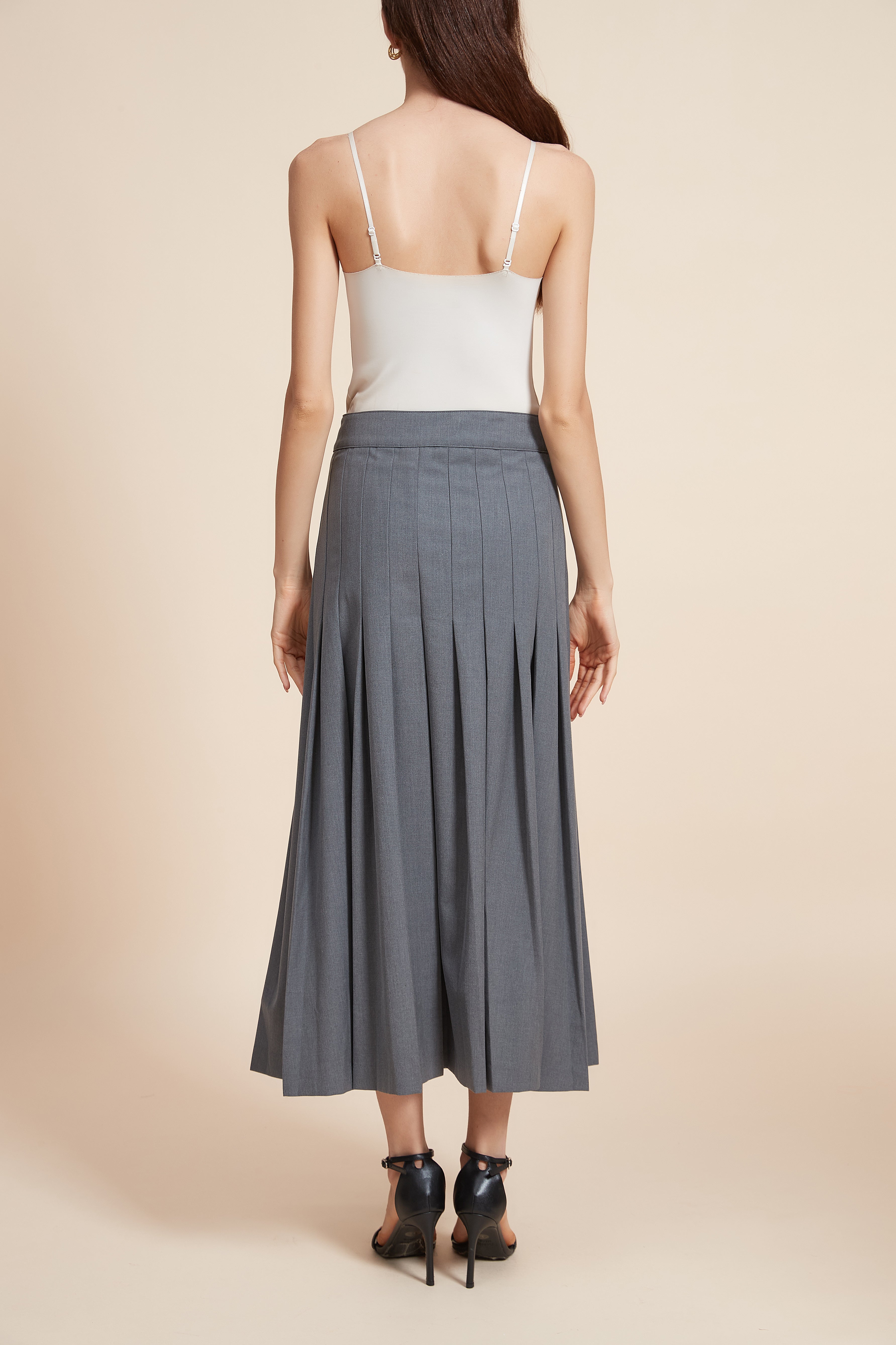 تنورة ميدي سادة بكسرات من الجانب