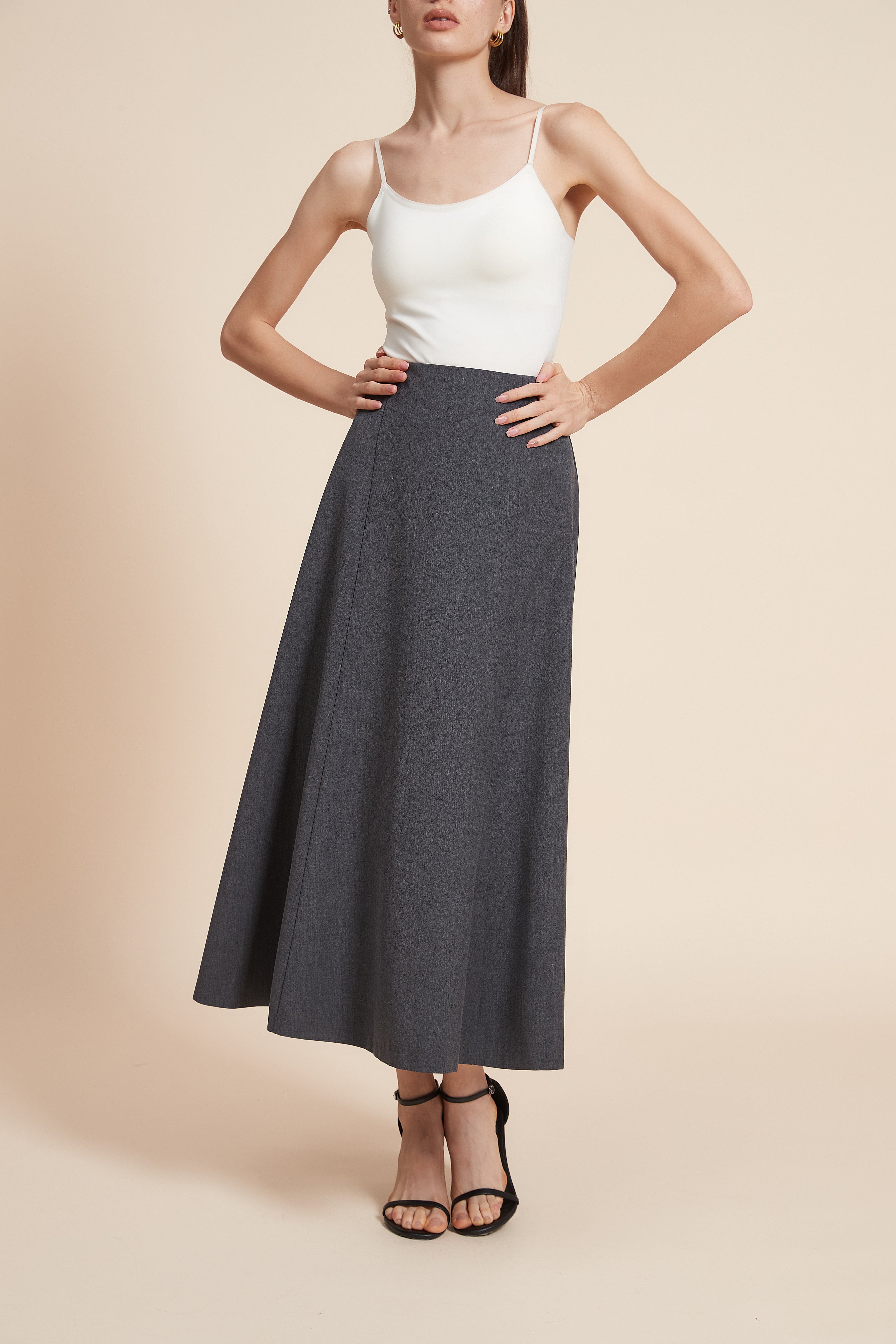 تنورة ميدي سادة واسعة