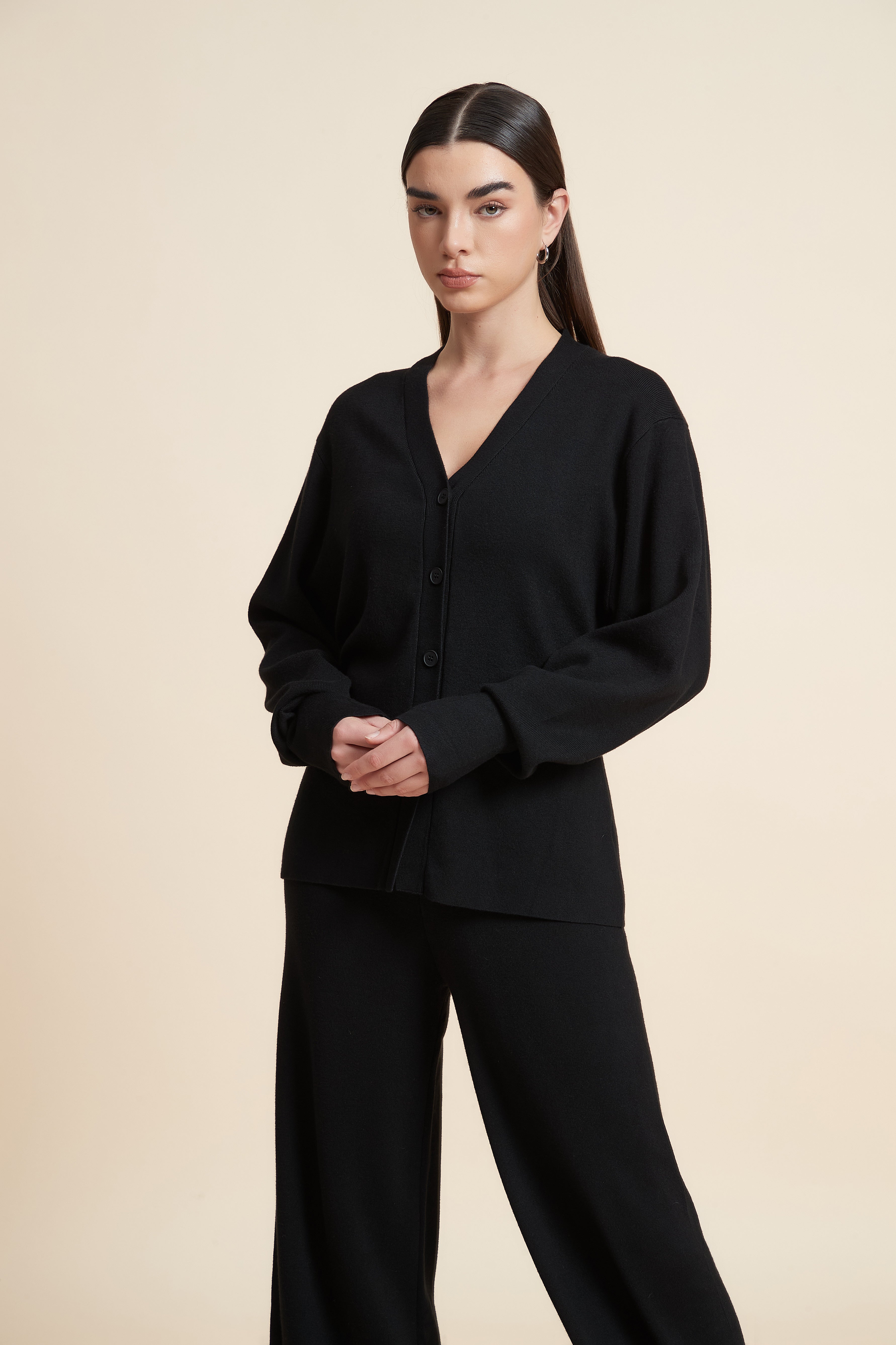 Long sleeve solid V-neck cardigan
