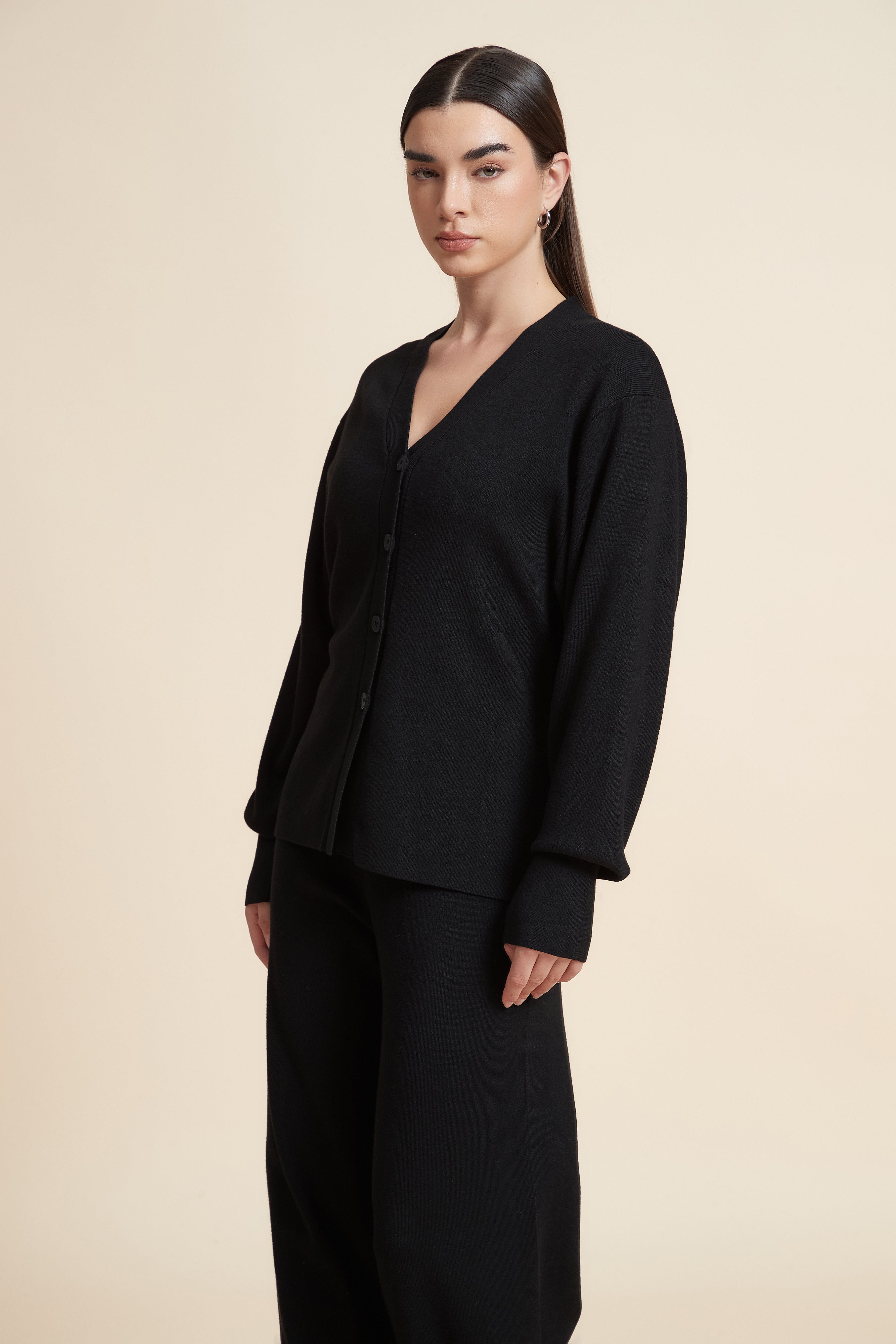Long sleeve solid V-neck cardigan