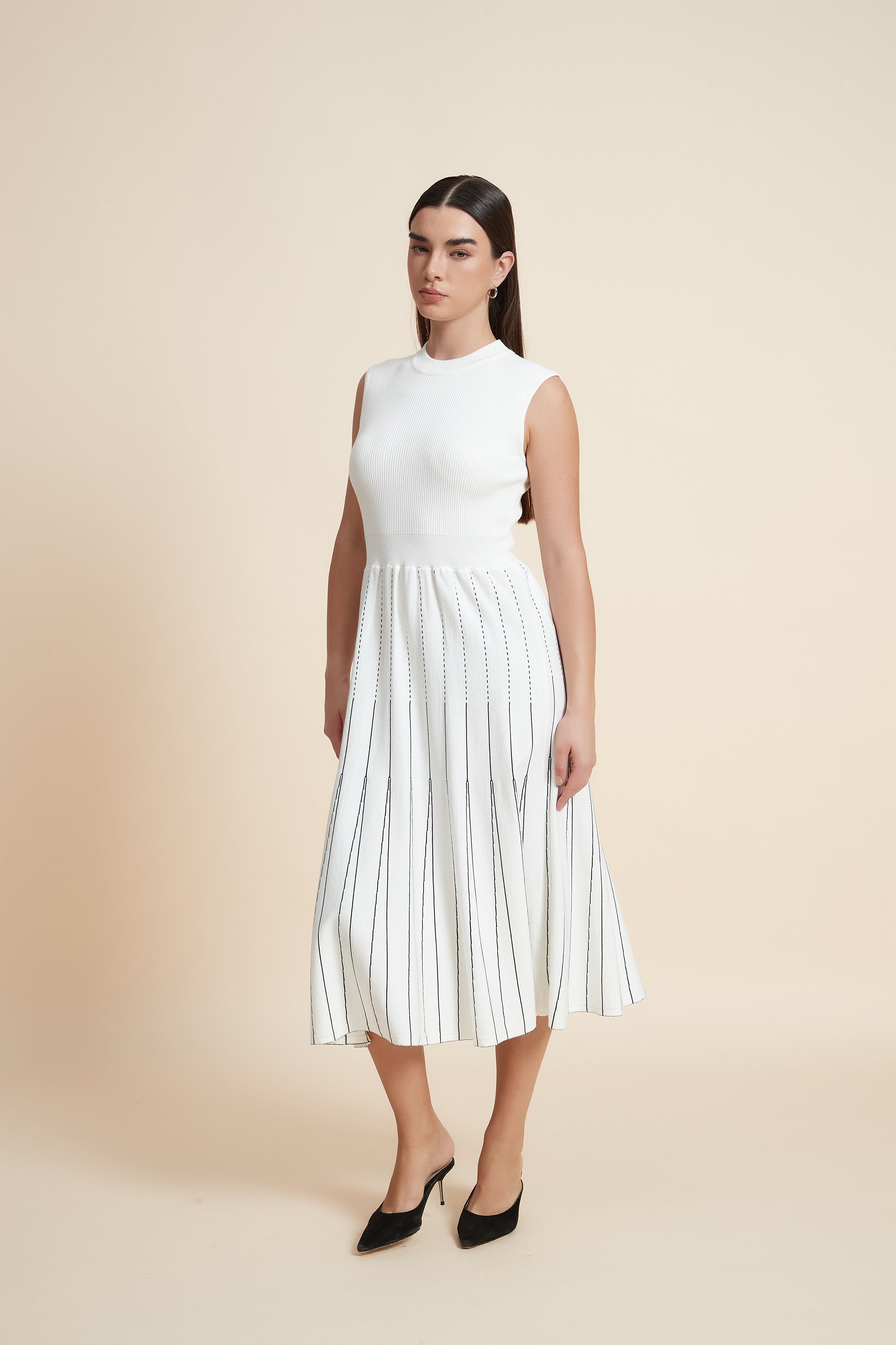 فستان ميدي بدون أكمام مخطط بالطول