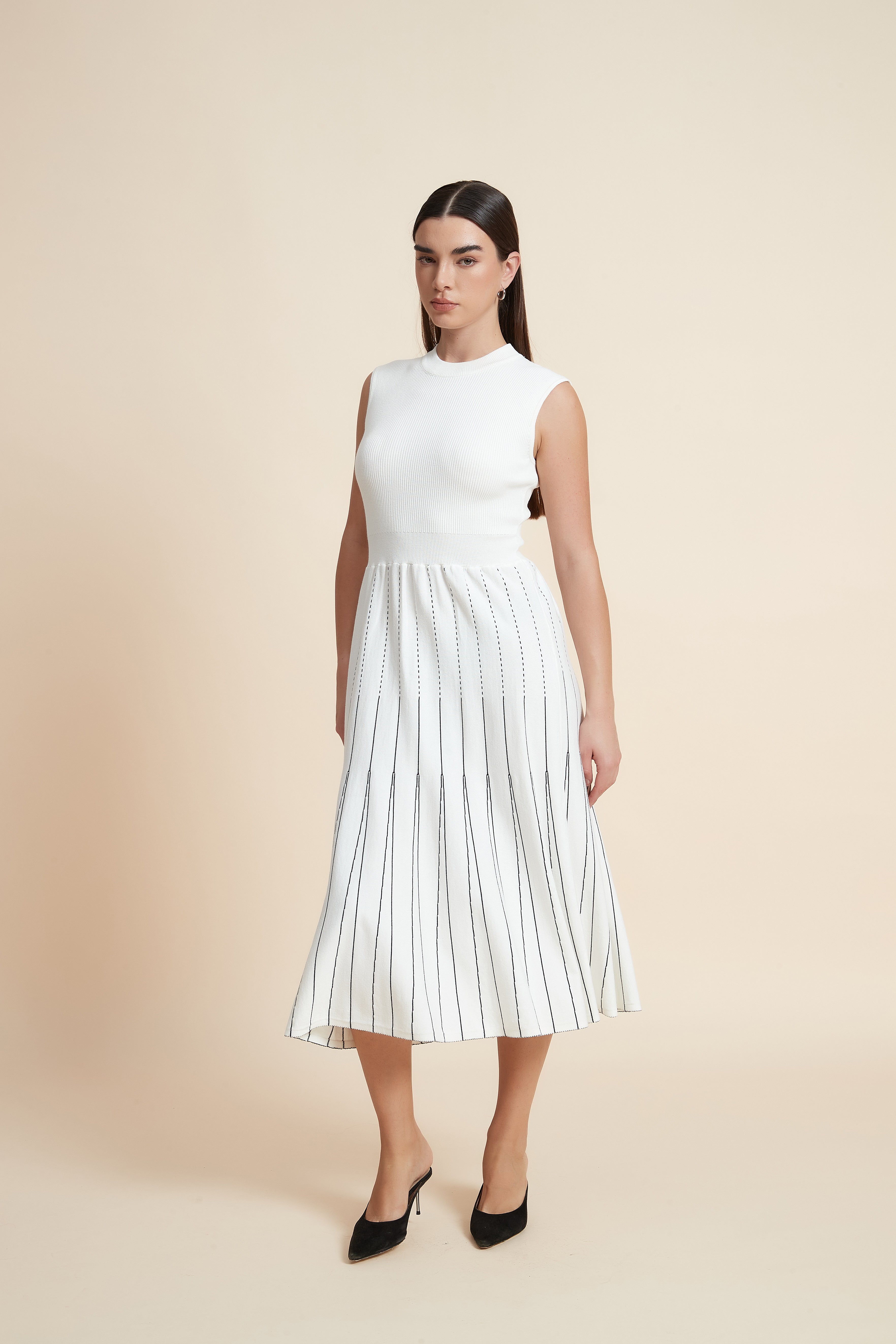 فستان ميدي بدون أكمام مخطط بالطول