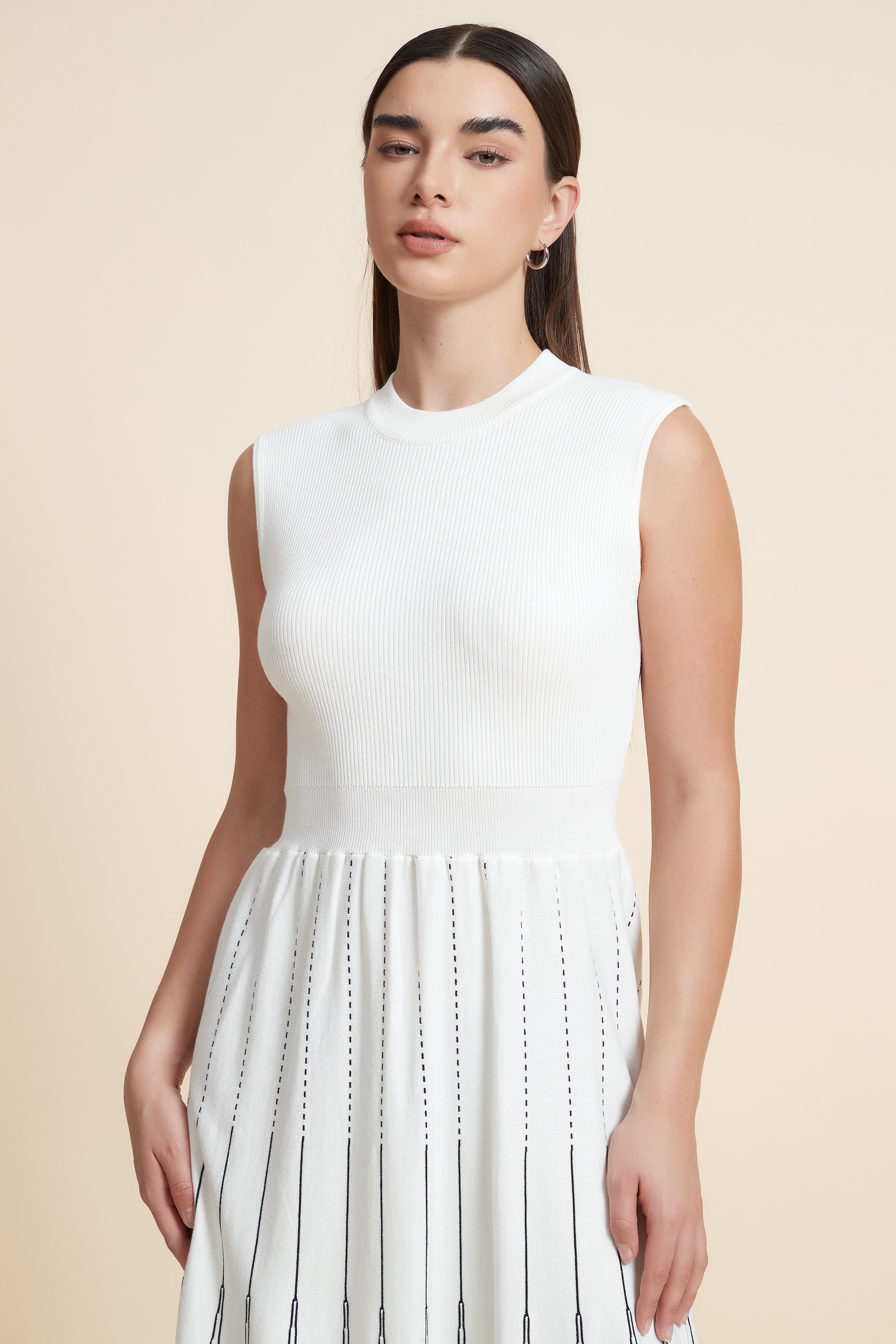 فستان ميدي بدون أكمام مخطط بالطول