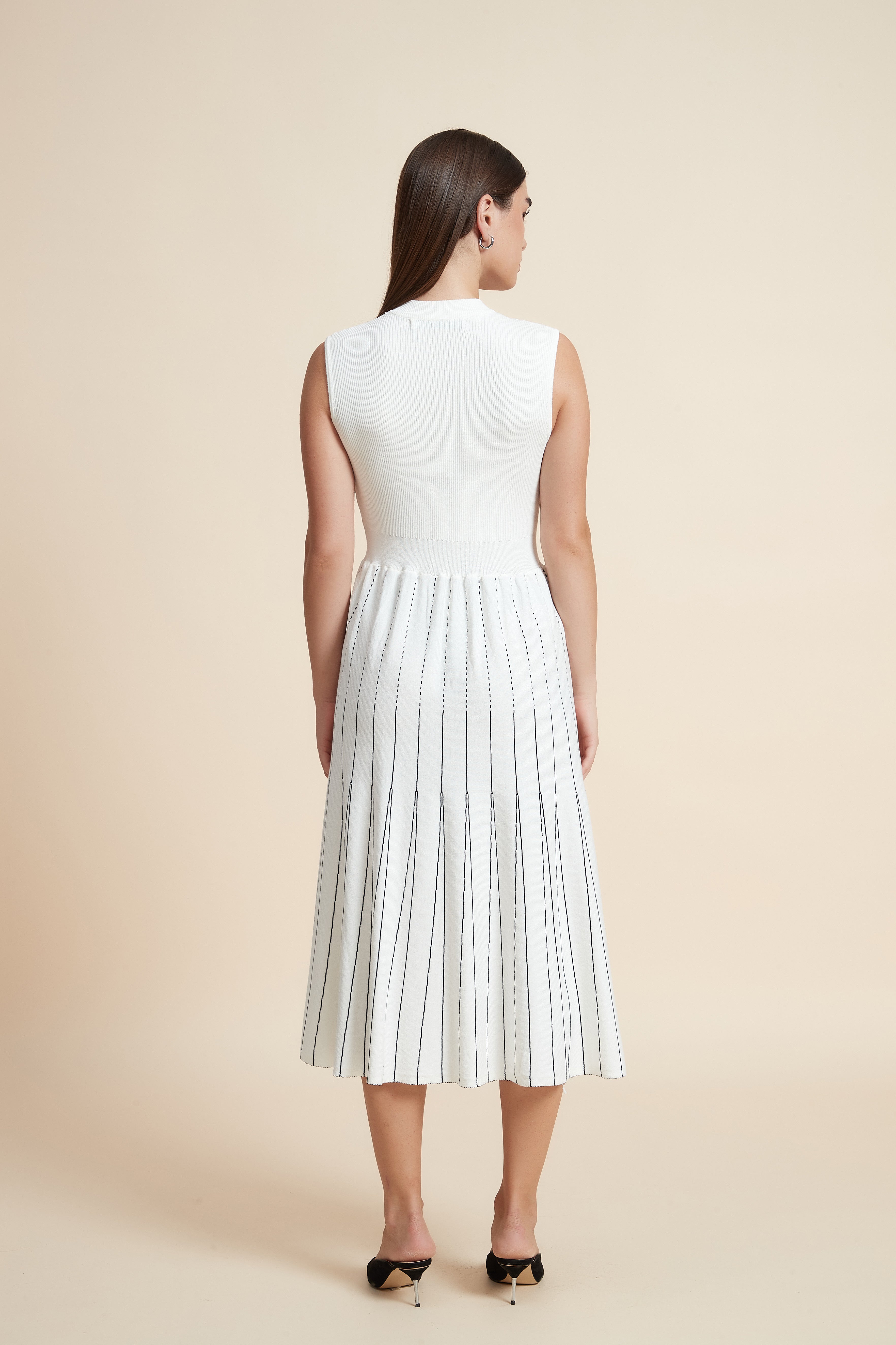 فستان ميدي بدون أكمام مخطط بالطول