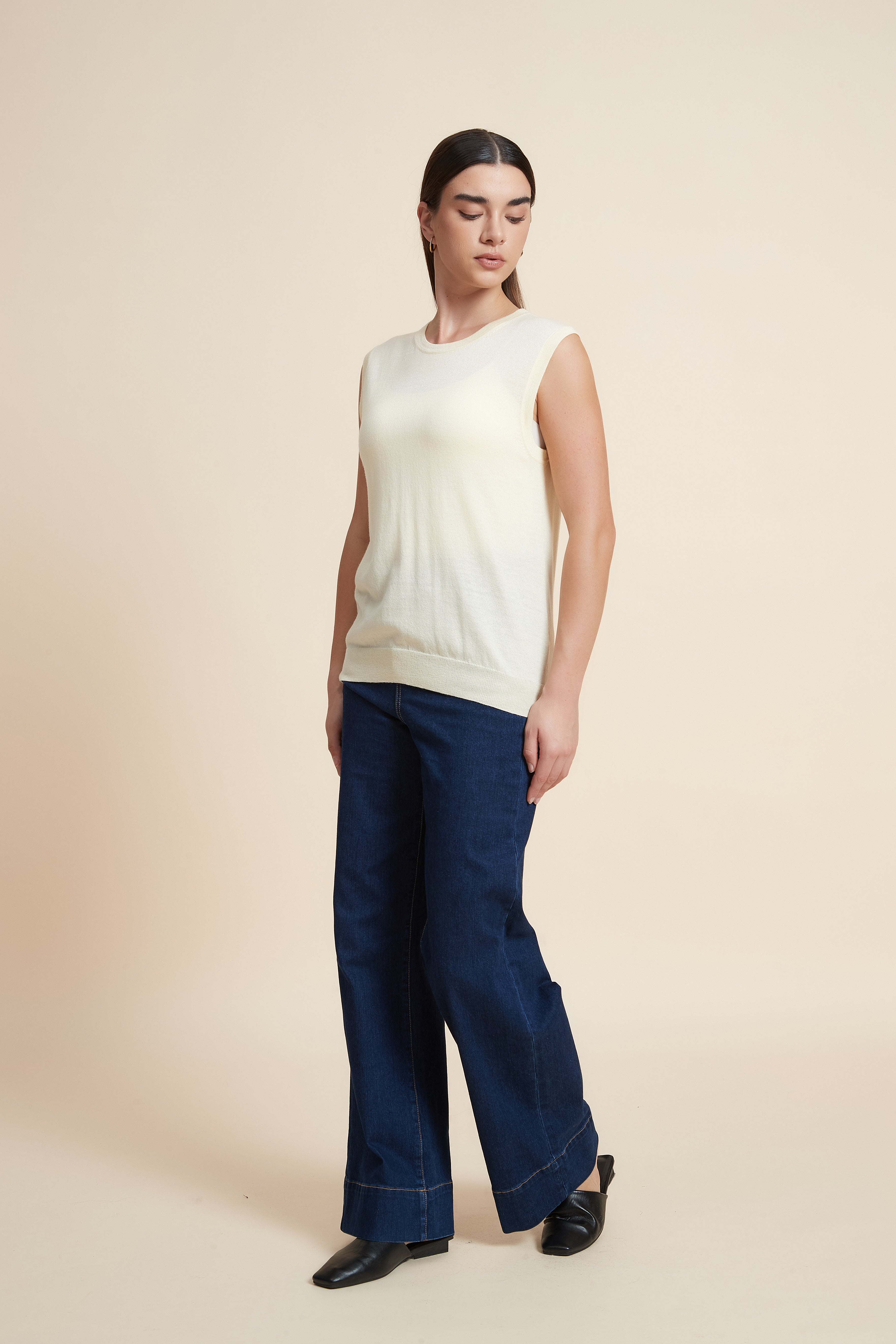 Sleeveless Plain Blouse