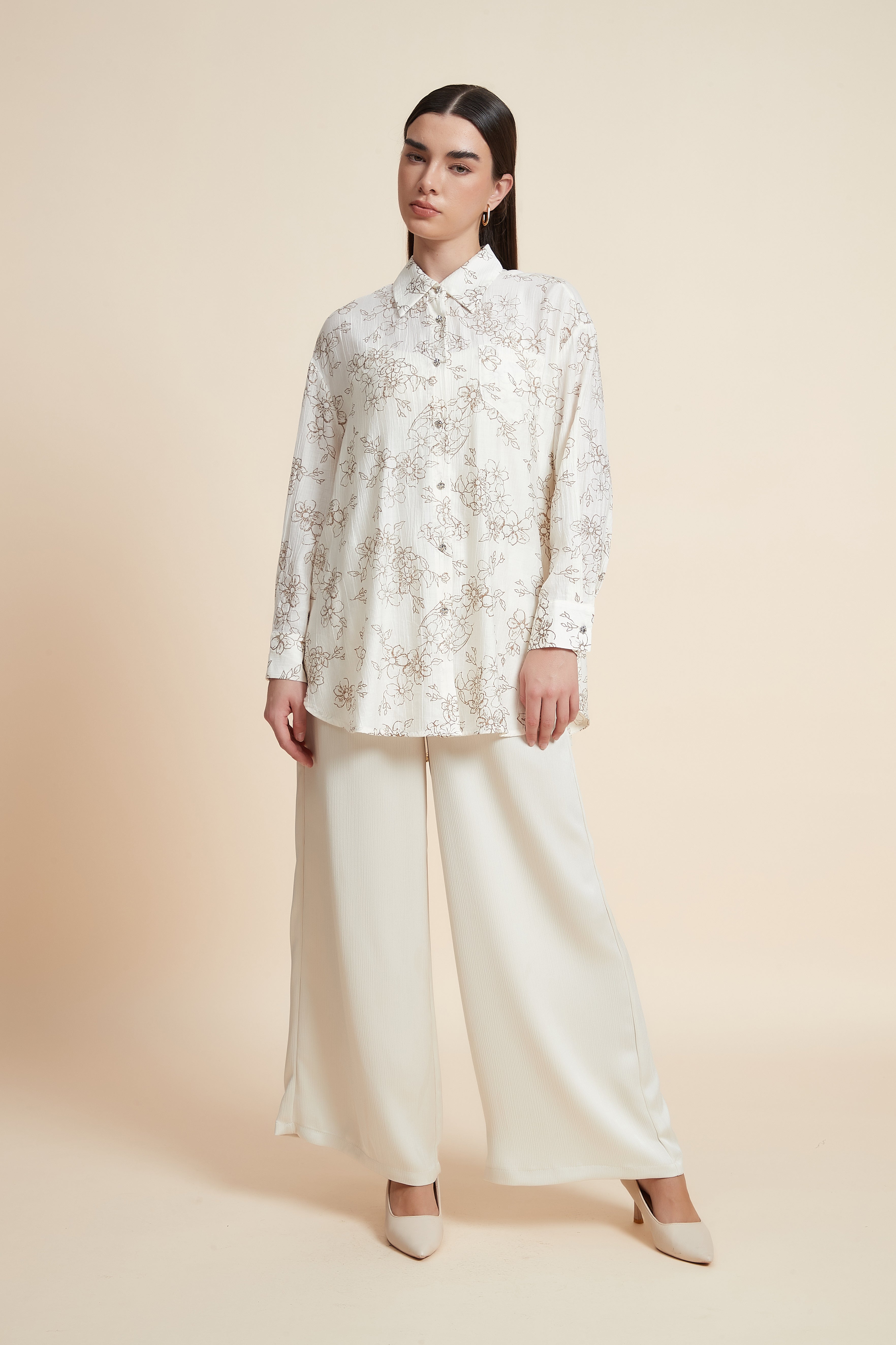 بلوزة منقوشة بكم طويل وياقة قميص