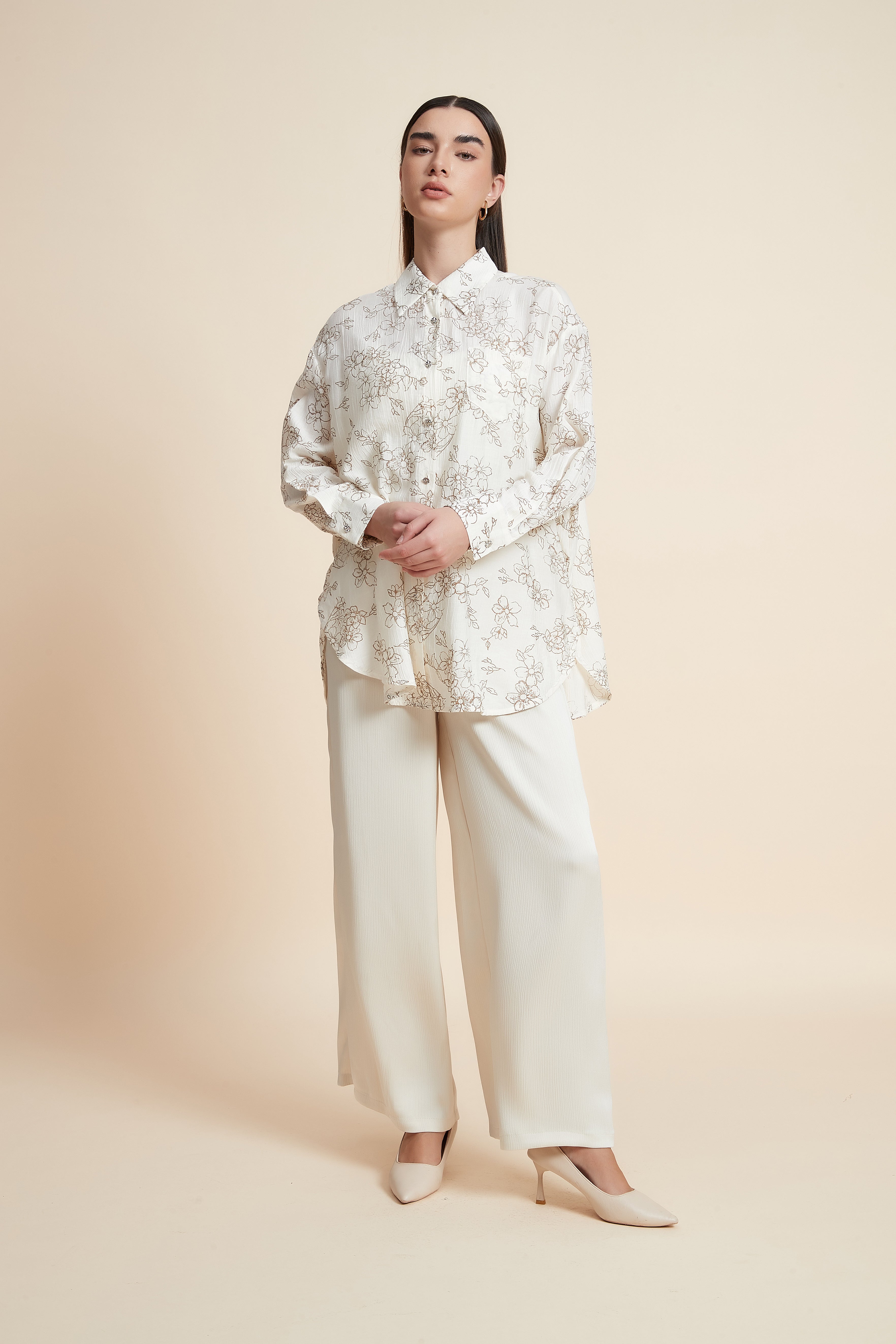 بلوزة منقوشة بكم طويل وياقة قميص