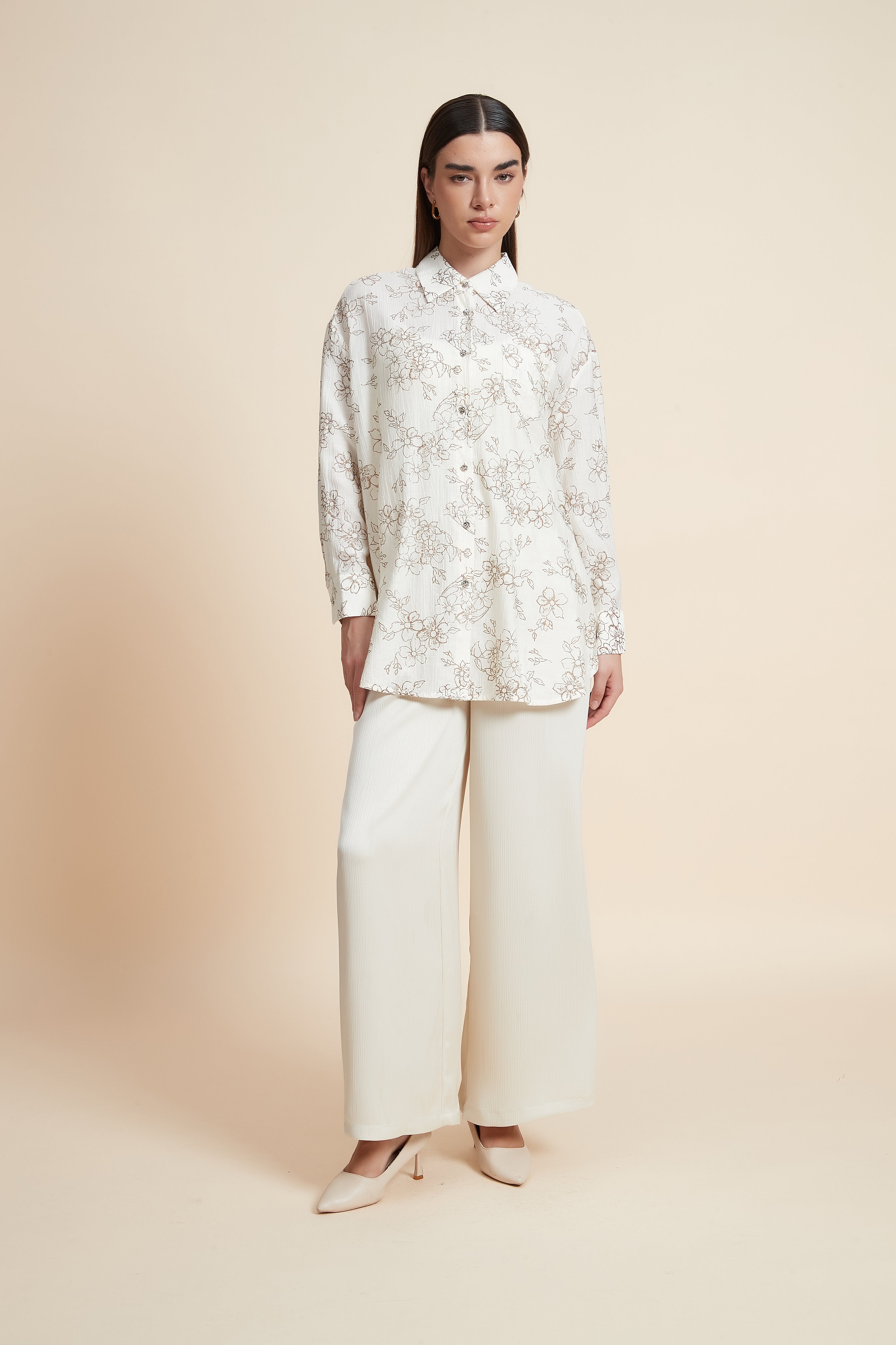 بلوزة منقوشة بكم طويل وياقة قميص