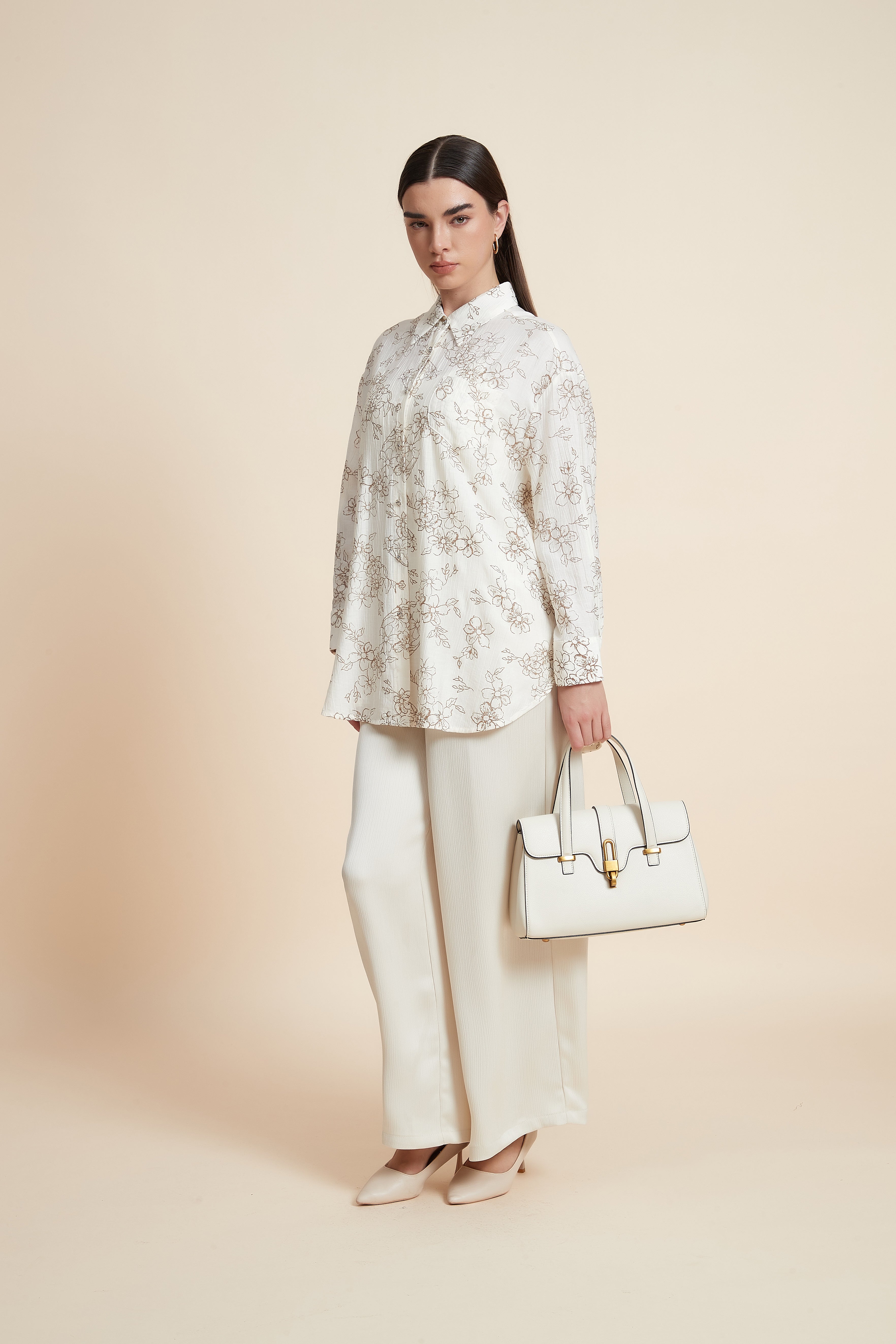 بلوزة منقوشة بكم طويل وياقة قميص