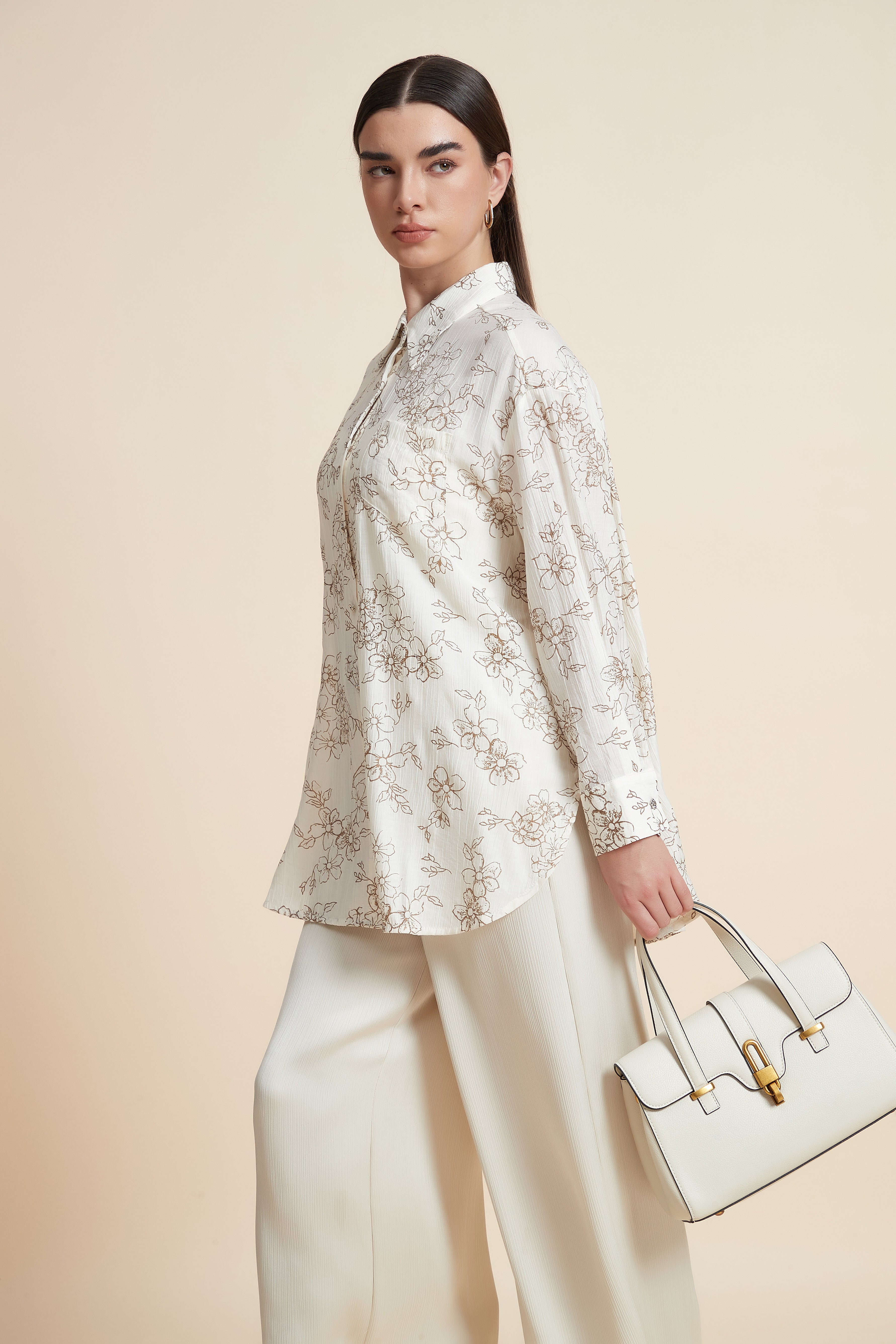 بلوزة منقوشة بكم طويل وياقة قميص