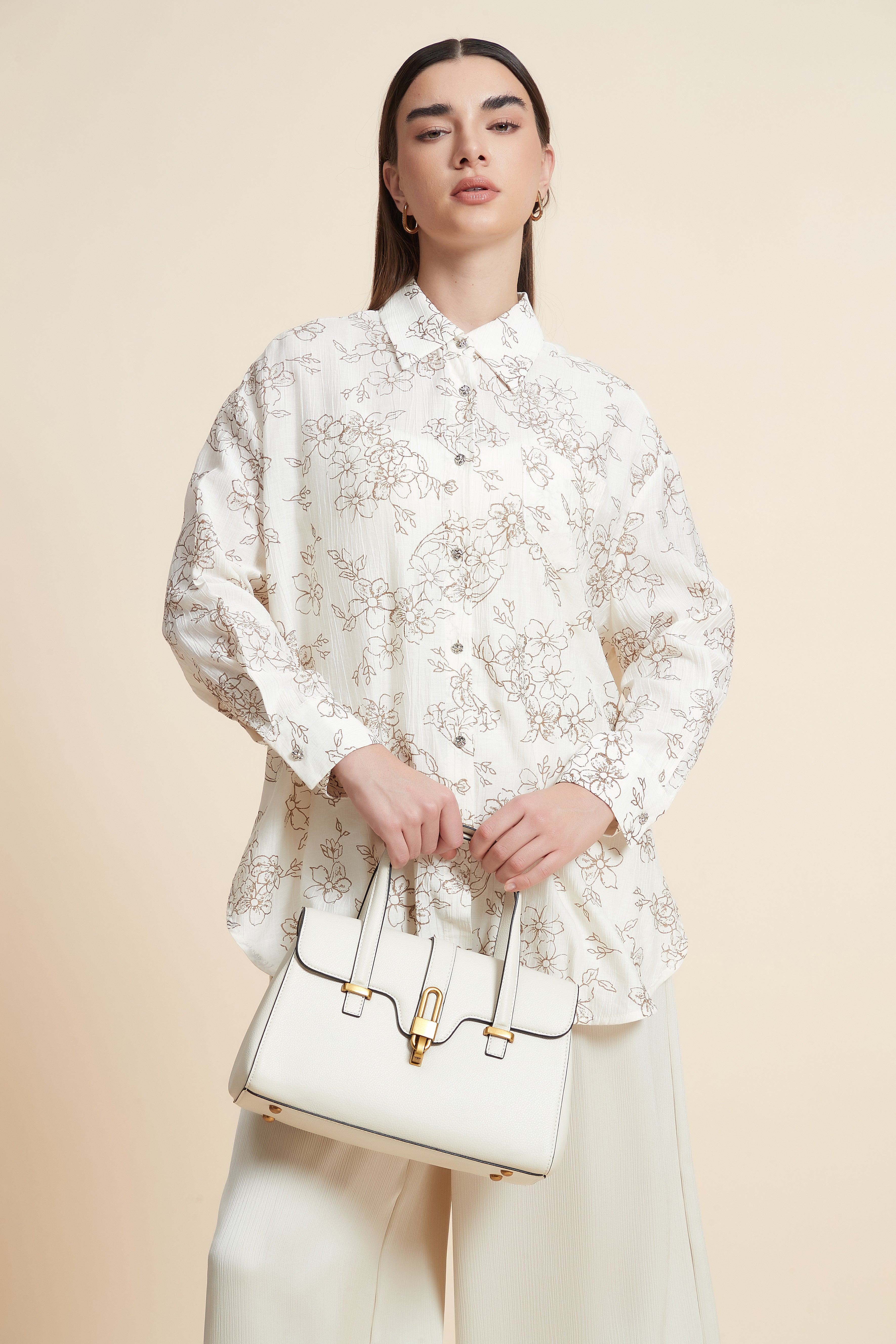 بلوزة منقوشة بكم طويل وياقة قميص