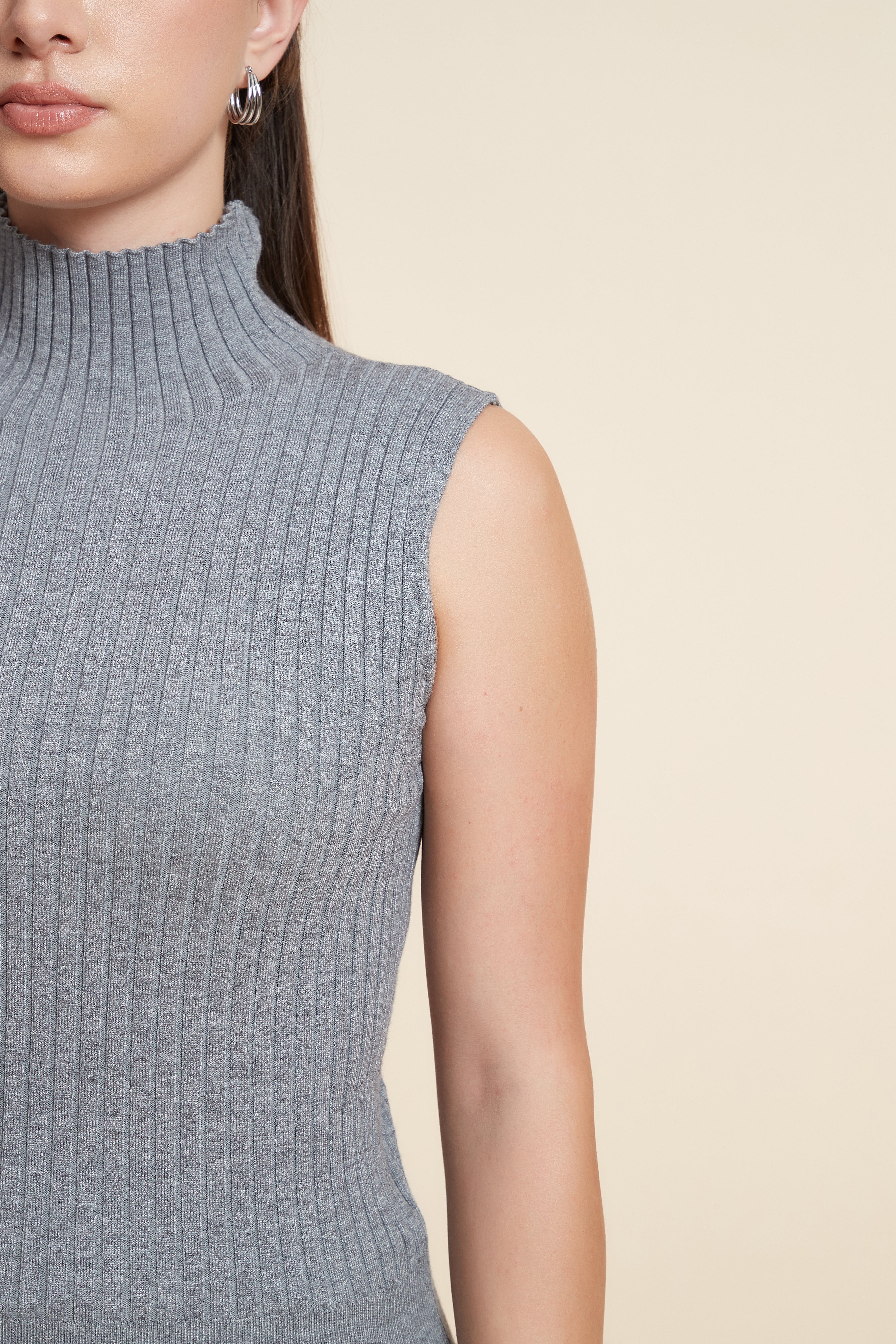 توب قصير سادة بدون أكمام