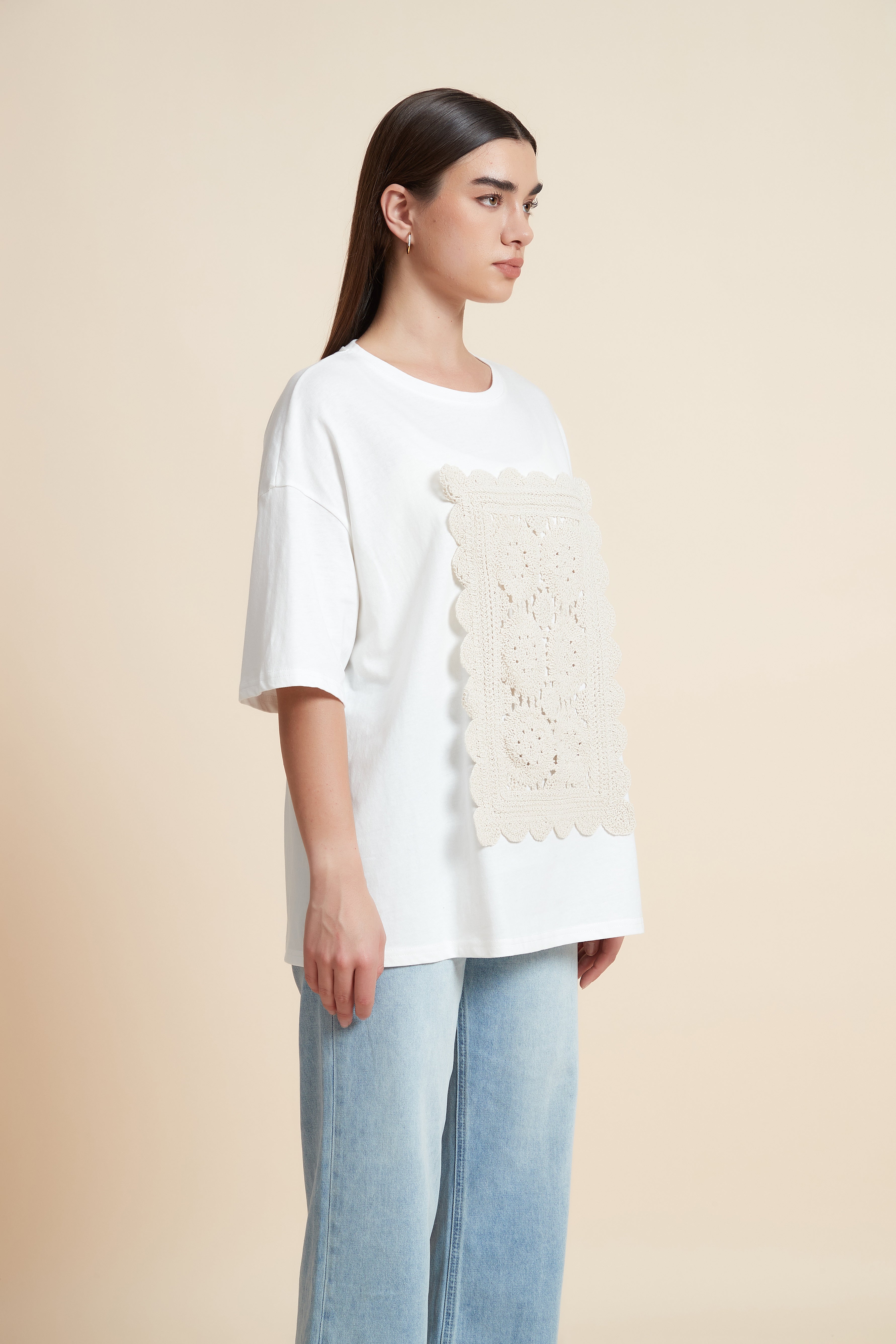 تيشيرت نصف كم مطرز