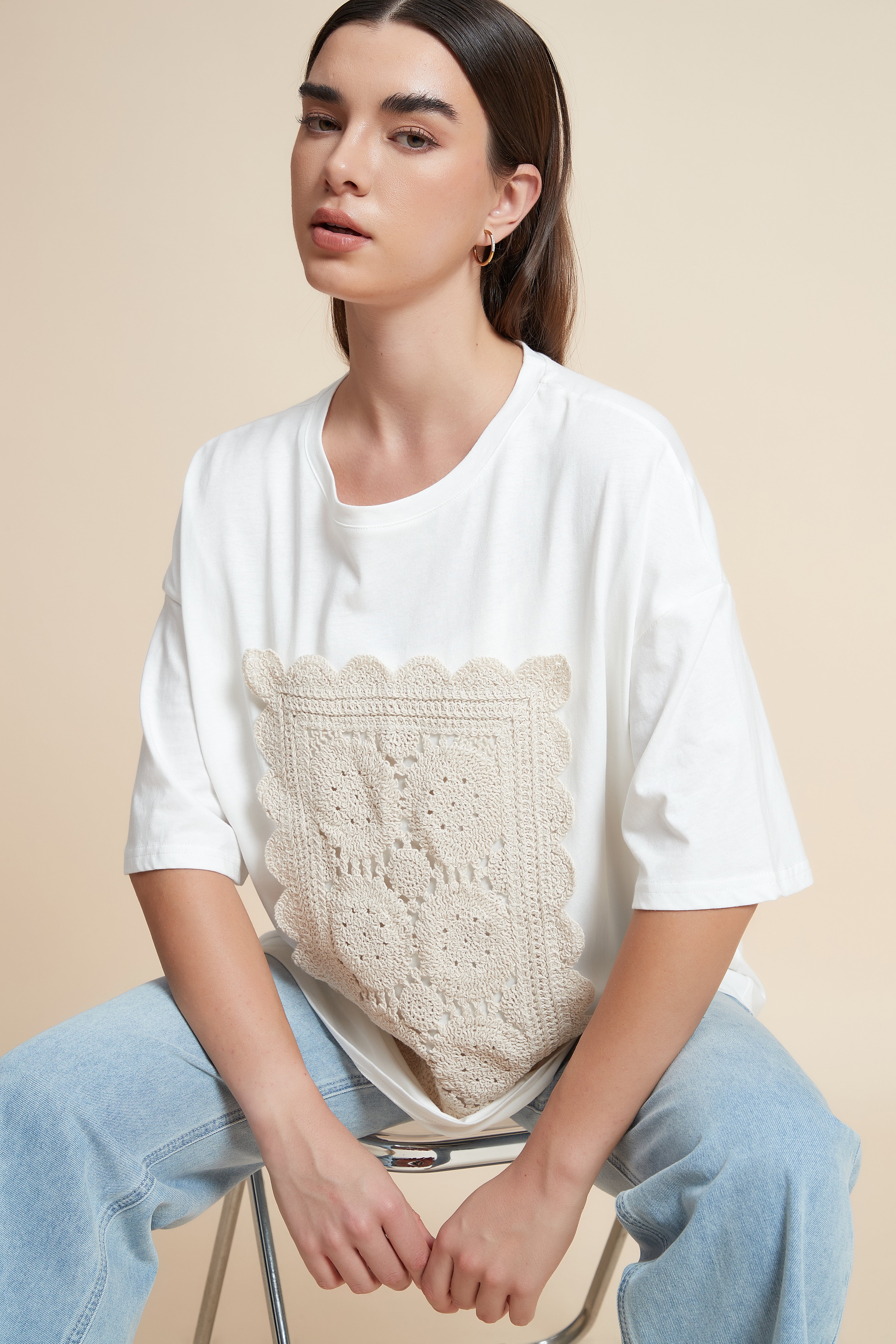 تيشيرت نصف كم مطرز