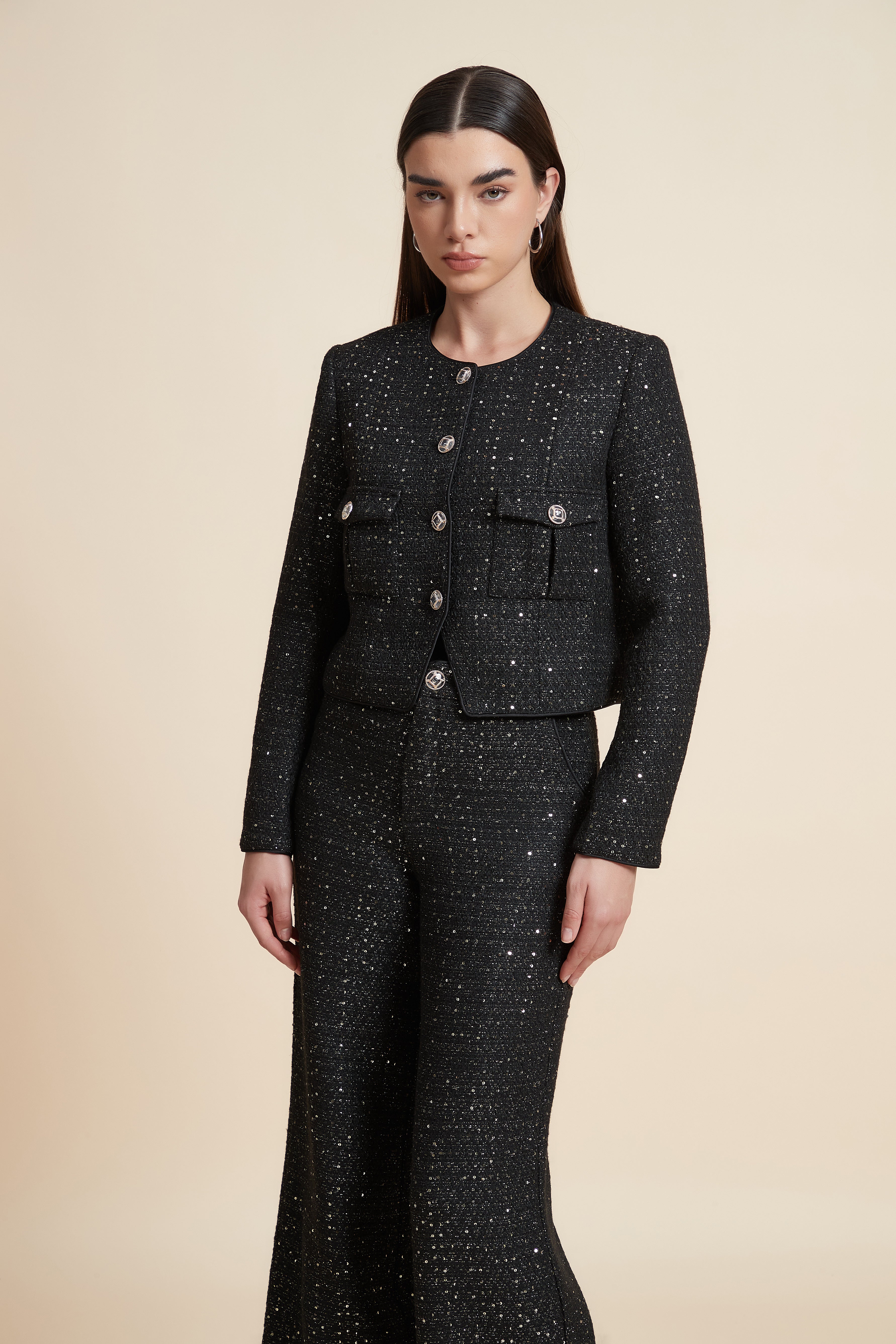 جاكيت قصير لامع أكمام طويلة بجيوب