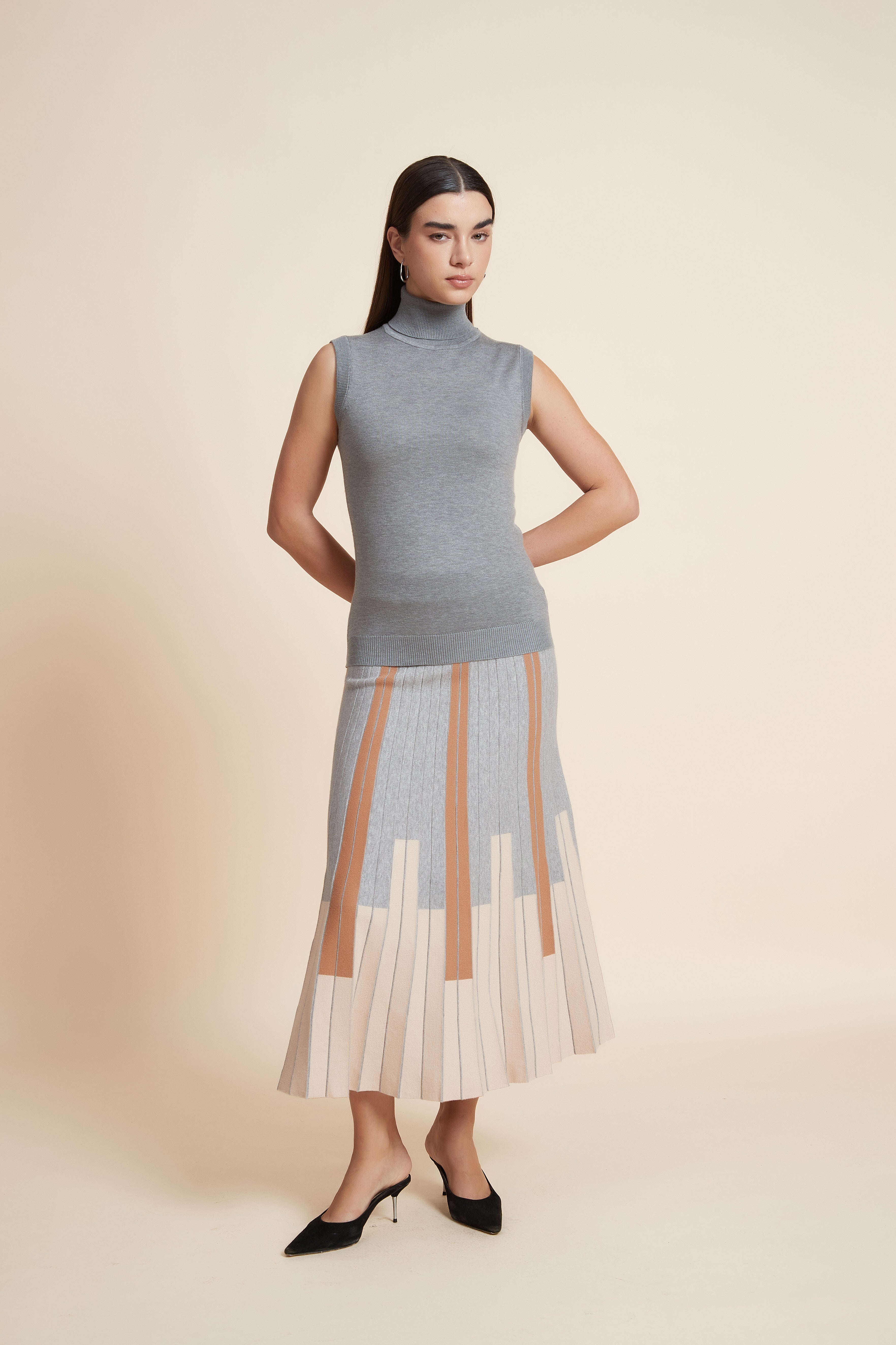 تنورة ميدي مخططة بالطول