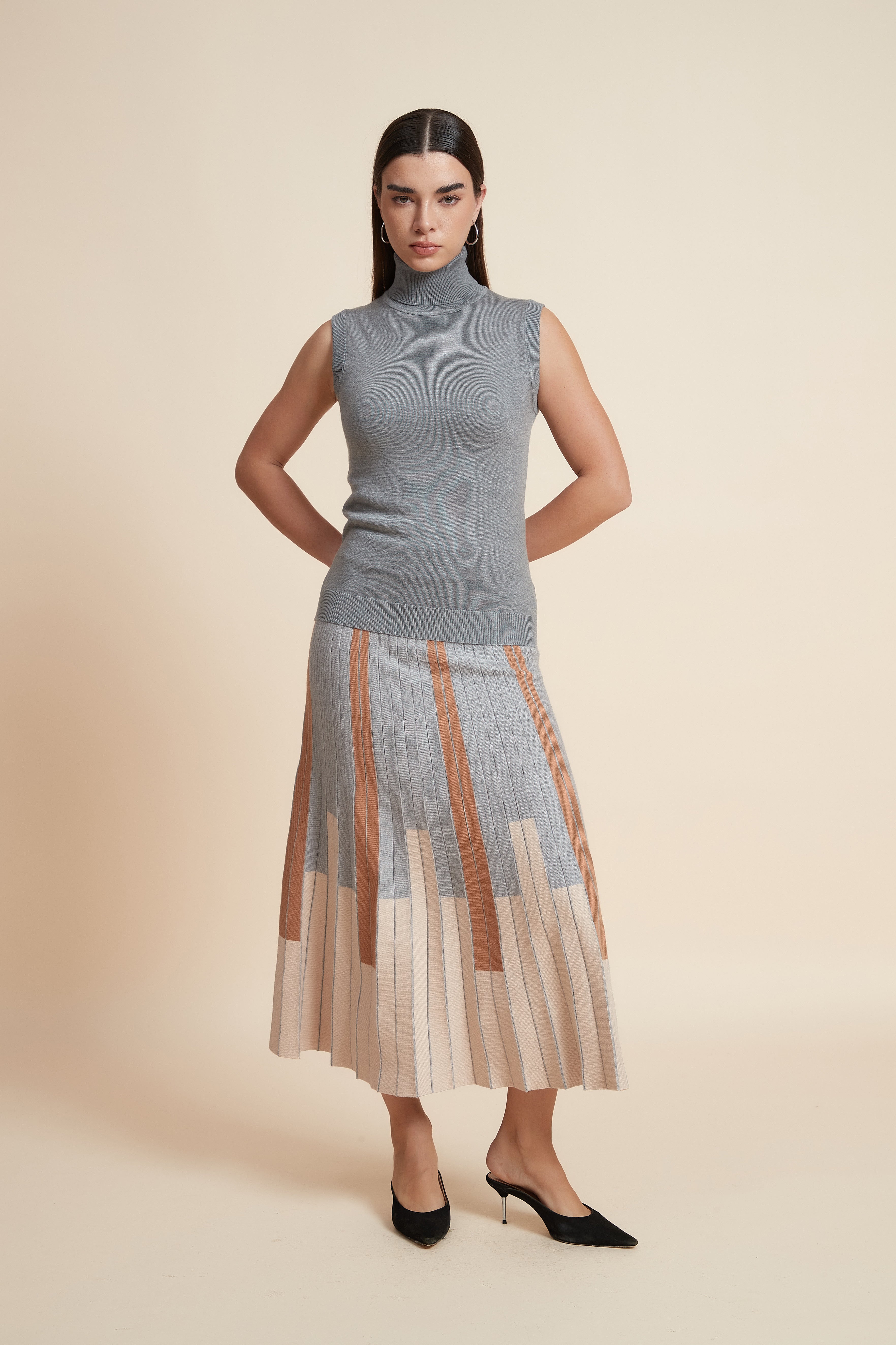 تنورة ميدي مخططة بالطول