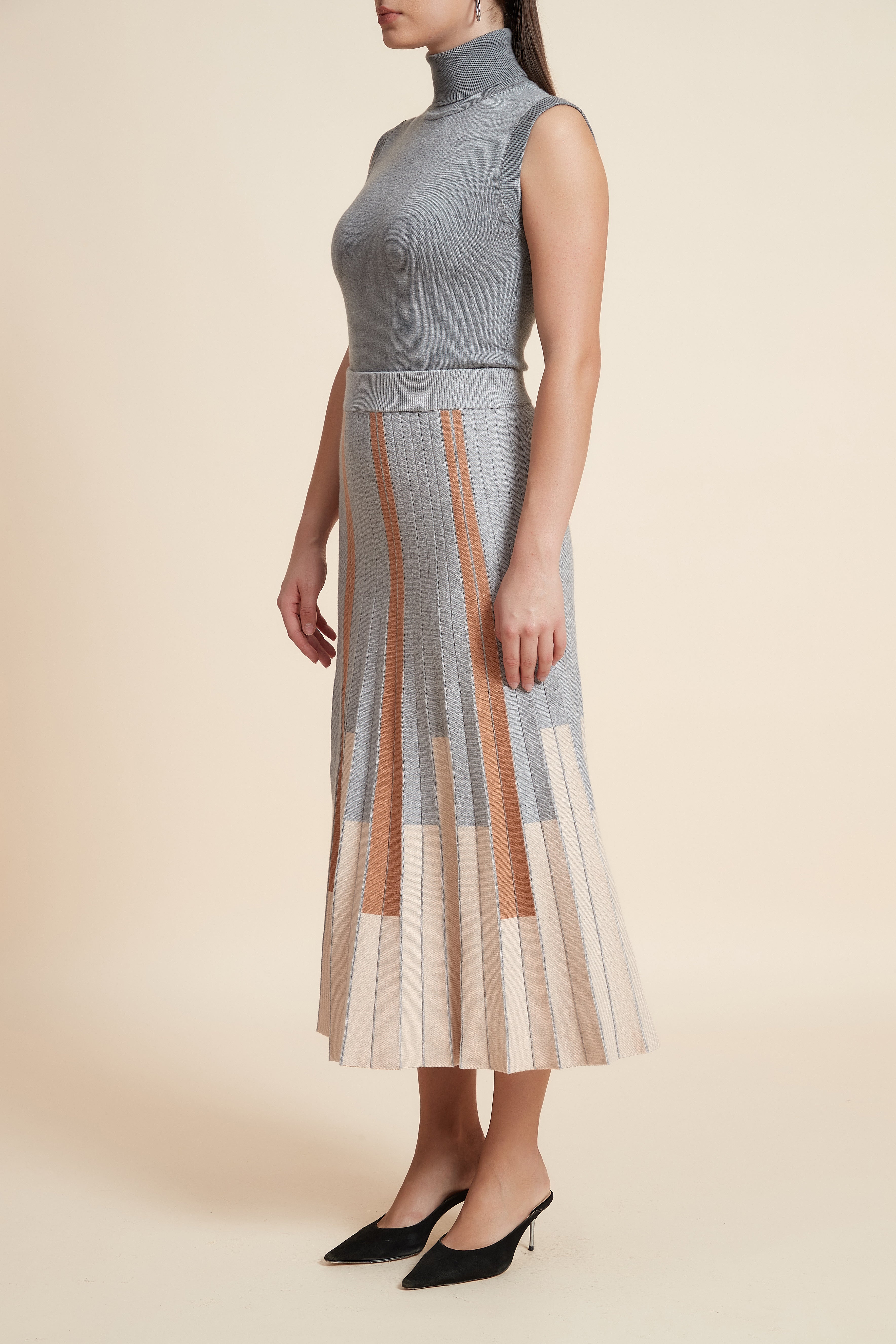 تنورة ميدي مخططة بالطول